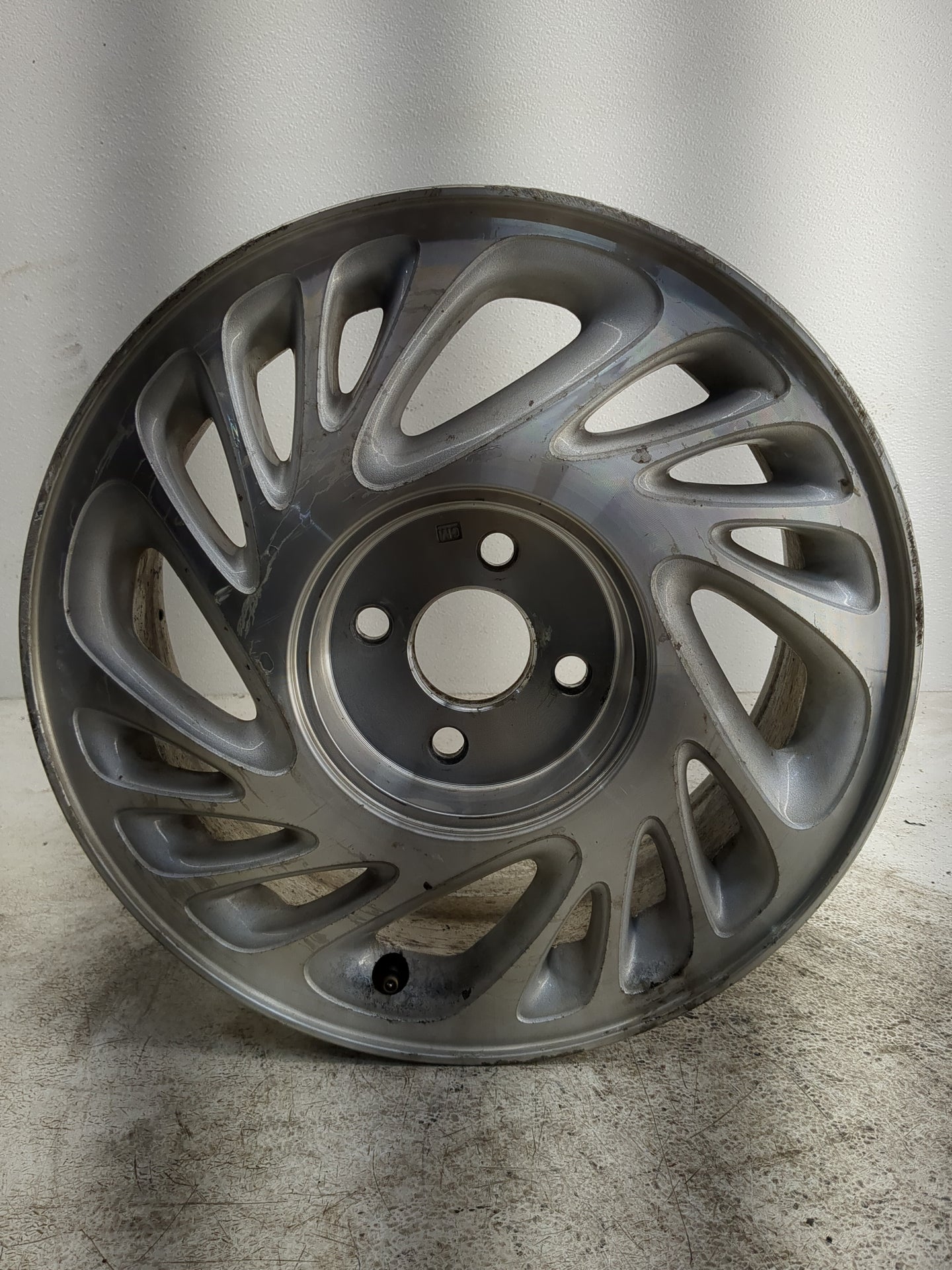 1998-1999 Saturn Sl2 Oem Wheel Rim - Oemusedautoparts1.com