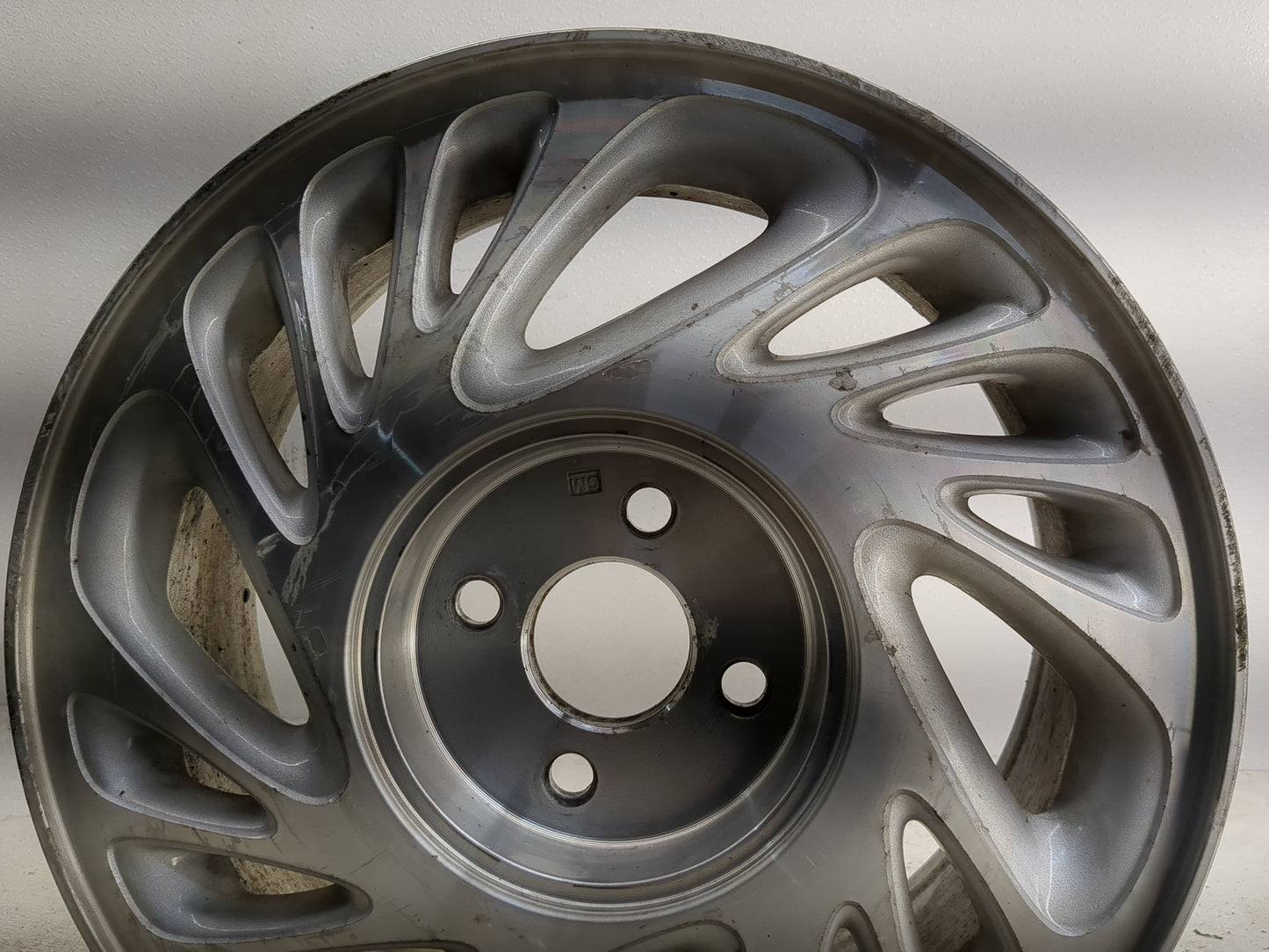 1998-1999 Saturn Sl2 Oem Wheel Rim - Oemusedautoparts1.com