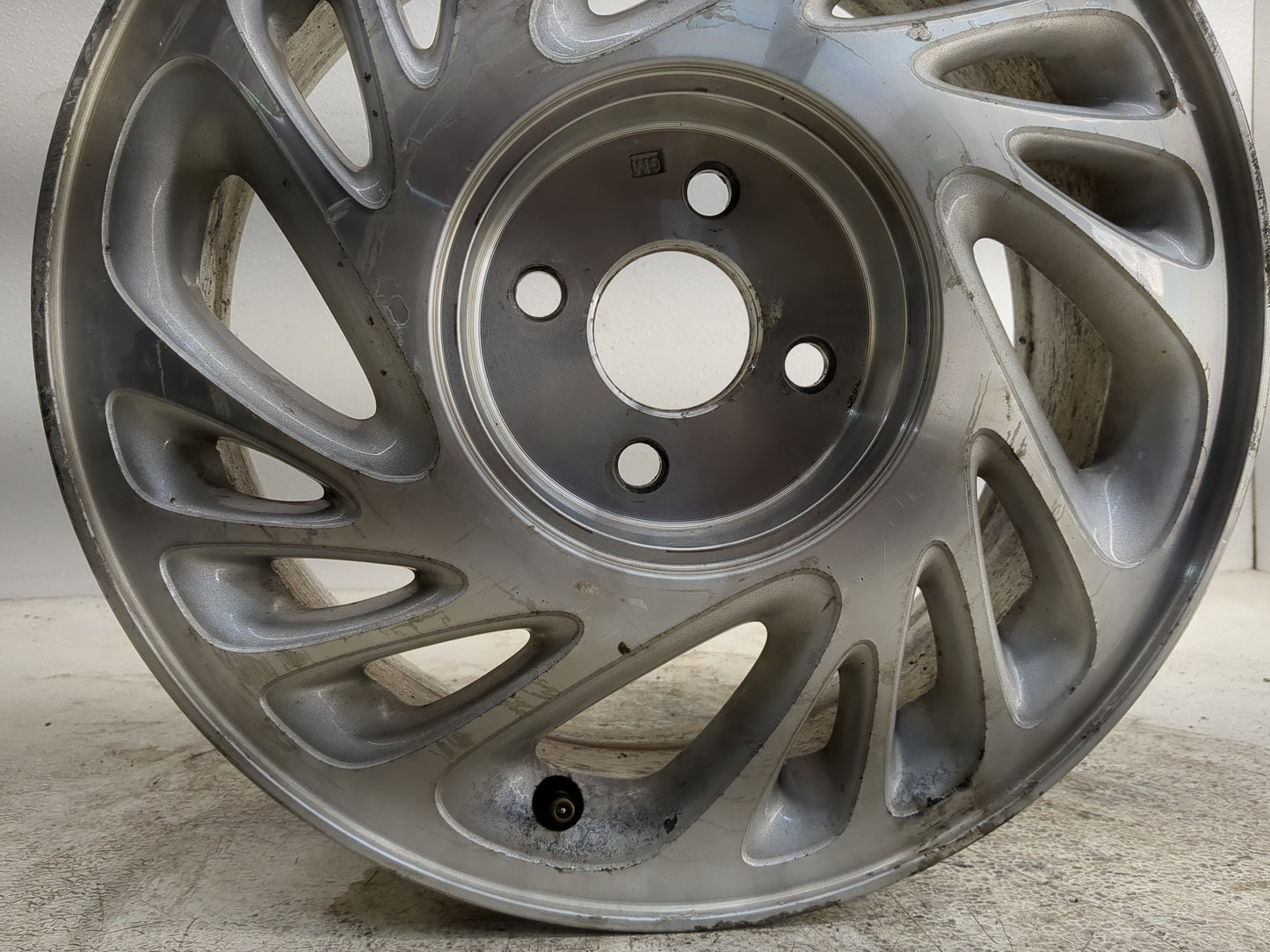 1998-1999 Saturn Sl2 Oem Wheel Rim - Oemusedautoparts1.com