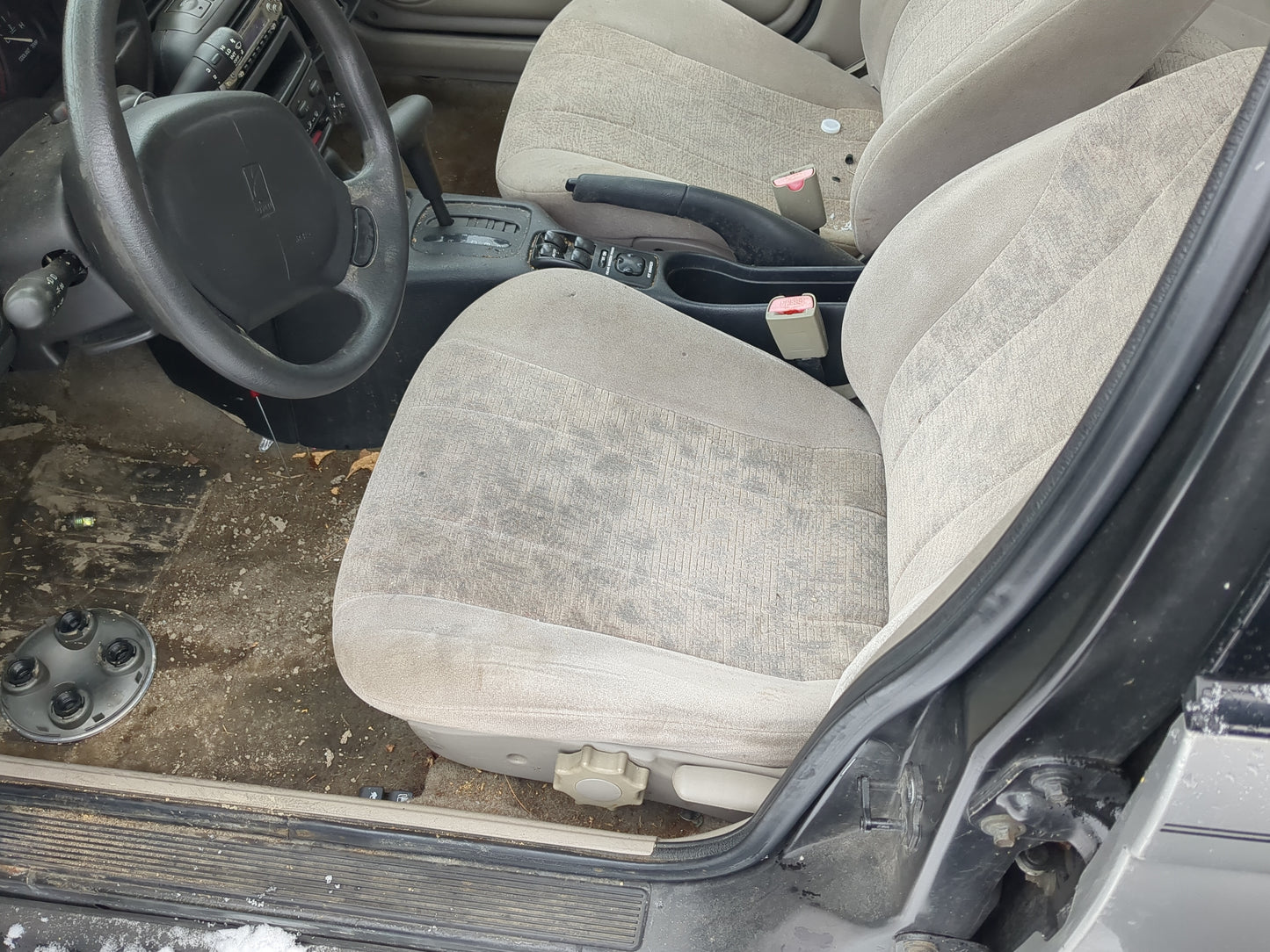 1999 Saturn Sl2 Driver Front Seat Oem - Oemusedautoparts1.com