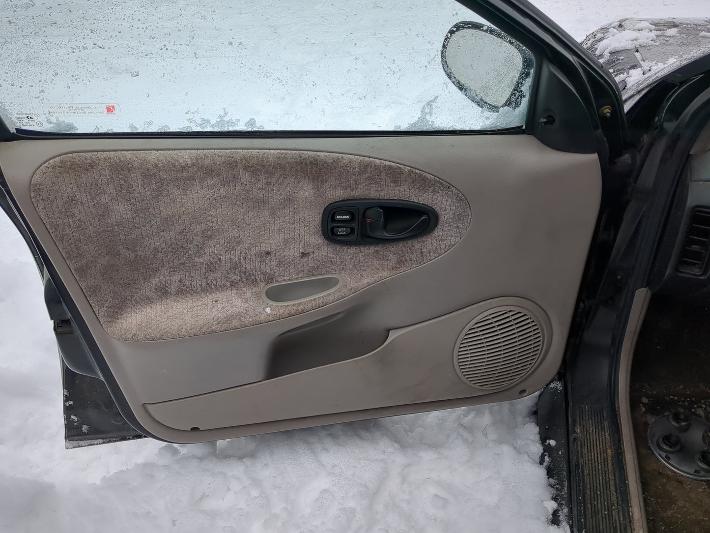 1999 Saturn Sl2 Front Left Driver Interior Door Panel Trim - Oemusedautoparts1.com