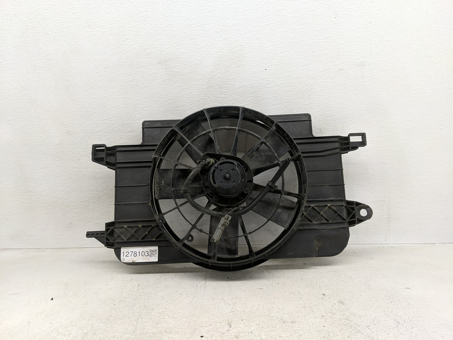 1999 Saturn Sw1 Electric Radiator Cooling Fan Motor Assembly P/N:683058093868 24005834 Fits OEM Used Auto Parts - Oemusedaut