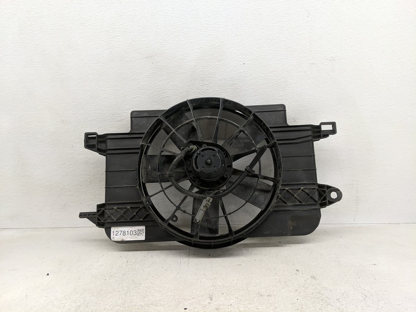 1999 Saturn Sw1 Electric Radiator Cooling Fan Motor Assembly P/N:683058093868 24005834 Fits OEM Used Auto Parts - Oemusedaut