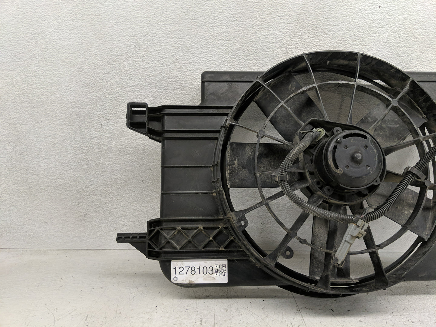 1999 Saturn Sw1 Electric Radiator Cooling Fan Motor Assembly P/N:683058093868 24005834 Fits OEM Used Auto Parts - Oemusedaut
