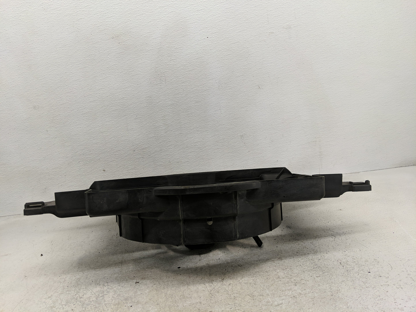 1999 Saturn Sw1 Electric Radiator Cooling Fan Motor Assembly P/N:683058093868 24005834 Fits OEM Used Auto Parts - Oemusedaut