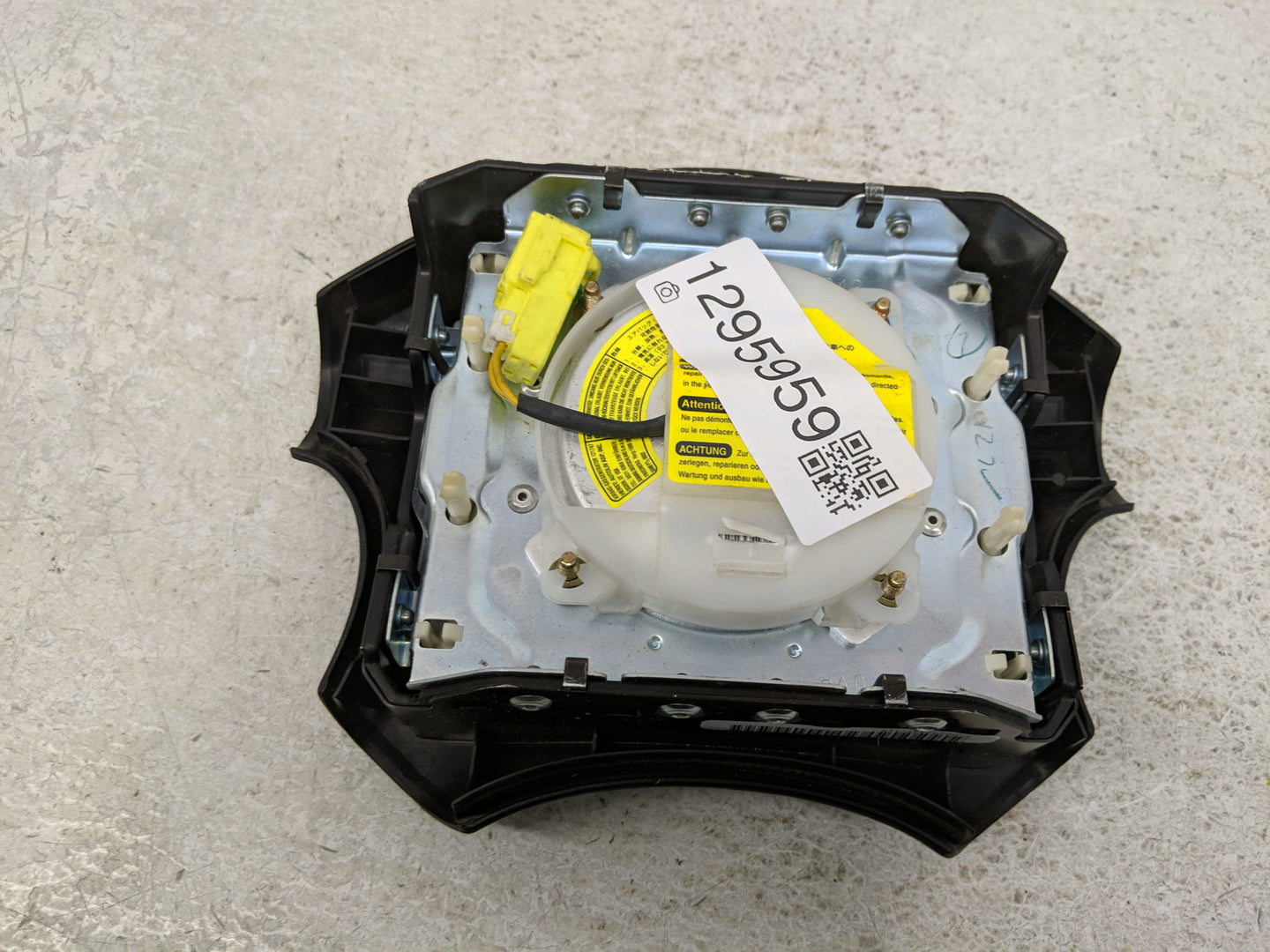 1998-1999 Subaru Legacy Air Bag Driver Left Steering Wheel Mounted Fits Fits 1998 1999 OEM Used Auto Parts - Oemusedautopart