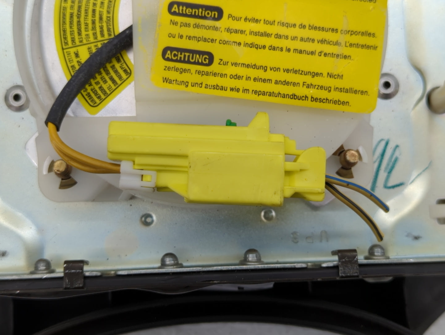 1998-1999 Subaru Legacy Air Bag Driver Left Steering Wheel Mounted Fits Fits 1998 1999 OEM Used Auto Parts - Oemusedautopart