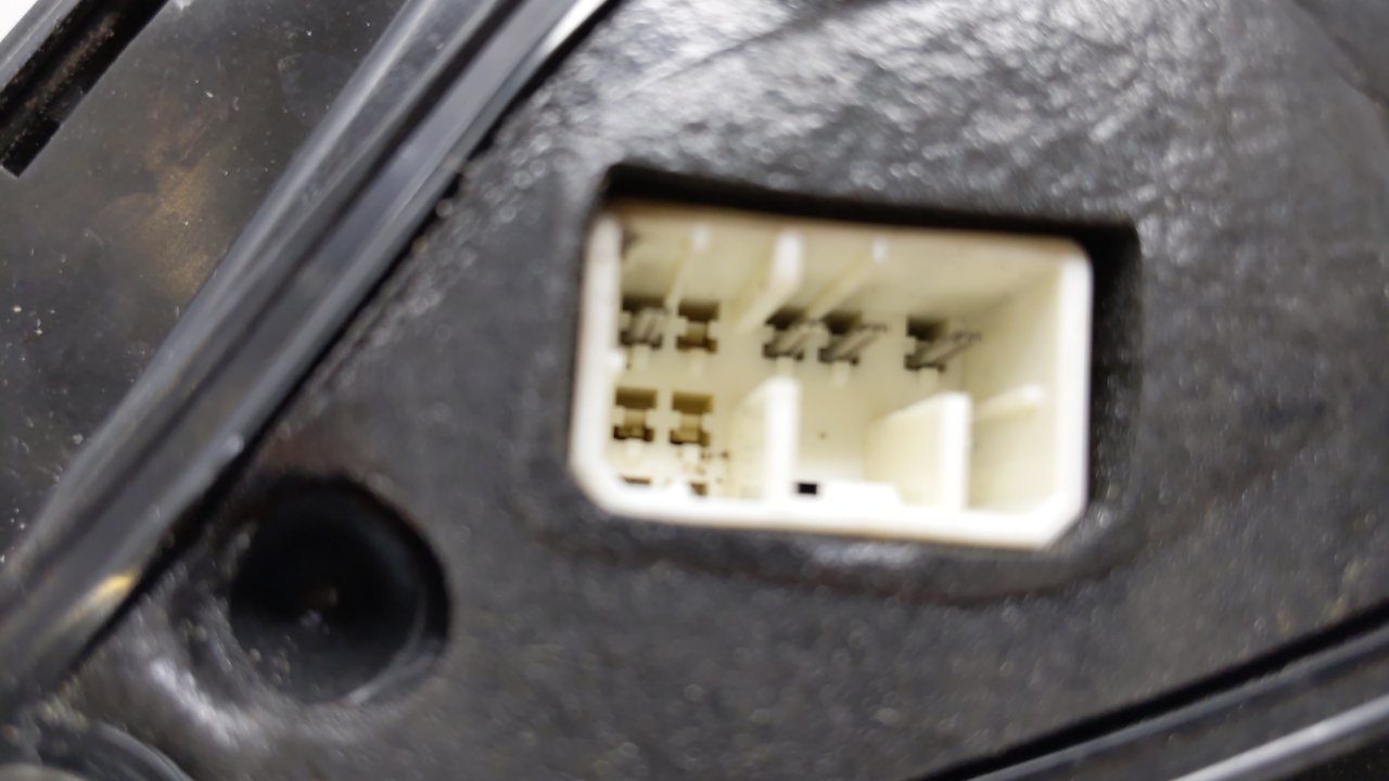 2004-2008 Suzuki Forenza Driver Side View Mirror - Left Door Mirror OEM Used - Oemusedautoparts1.com