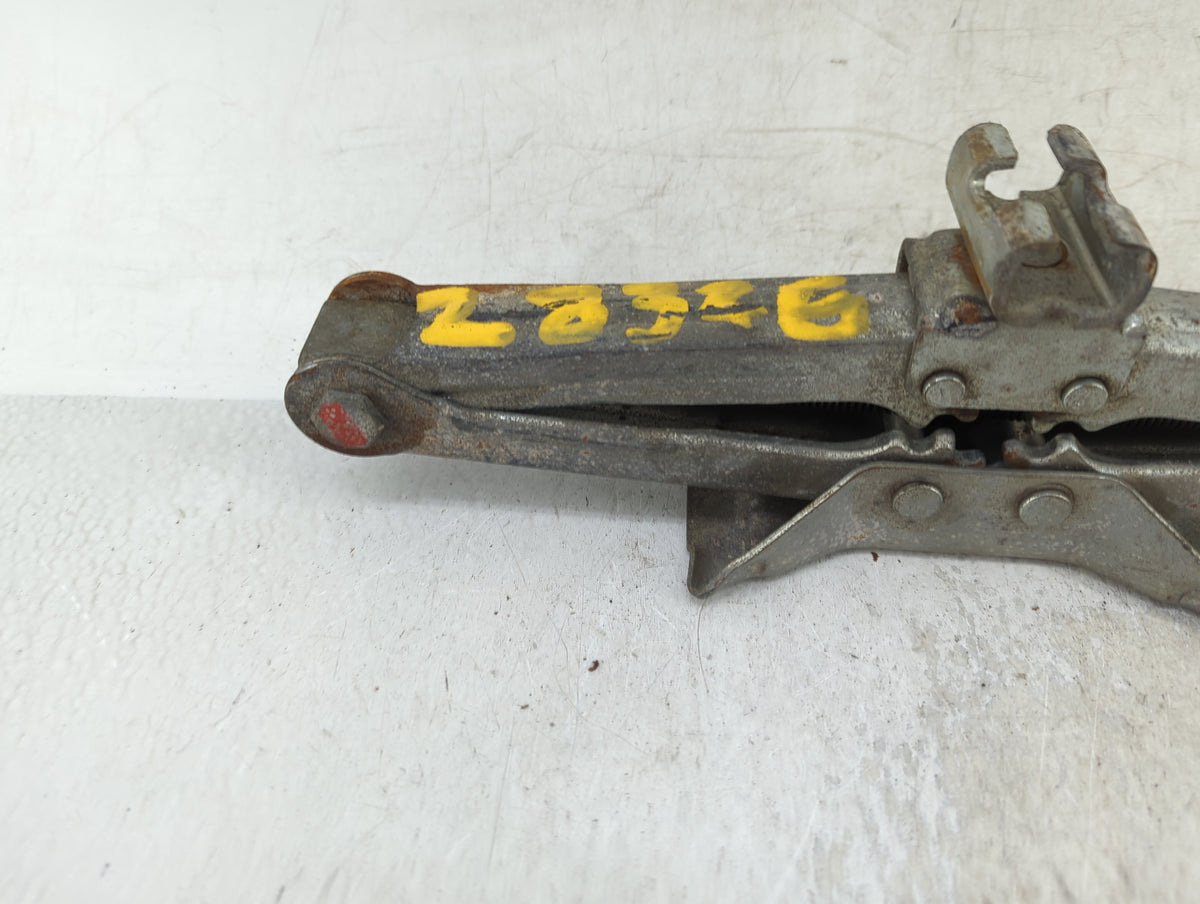 1999 Toyota Avalon Spare Scissor Car Jack - Oemusedautoparts1.com
