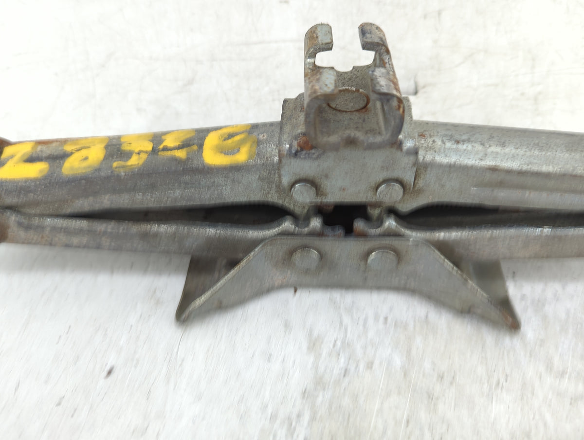1999 Toyota Avalon Spare Scissor Car Jack - Oemusedautoparts1.com