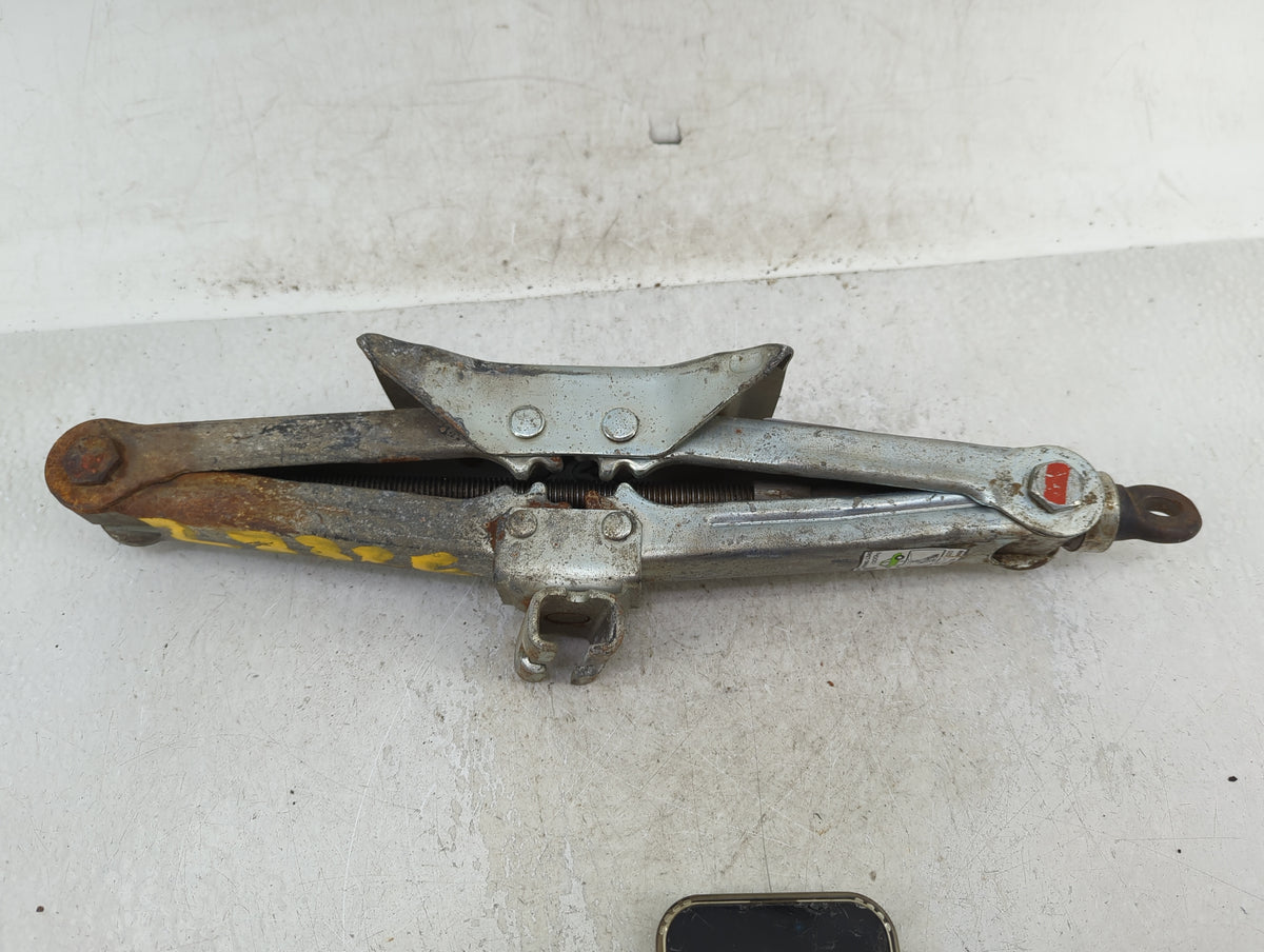 1999 Toyota Avalon Spare Scissor Car Jack - Oemusedautoparts1.com