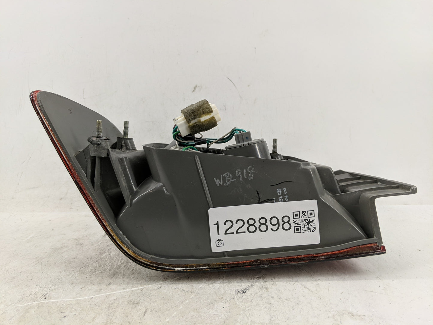 1997-1999 Toyota Camry Tail Light Assembly Passenger Right OEM P/N:938 744 00 Fits Fits 1997 1998 1999 OEM Used Auto Parts -