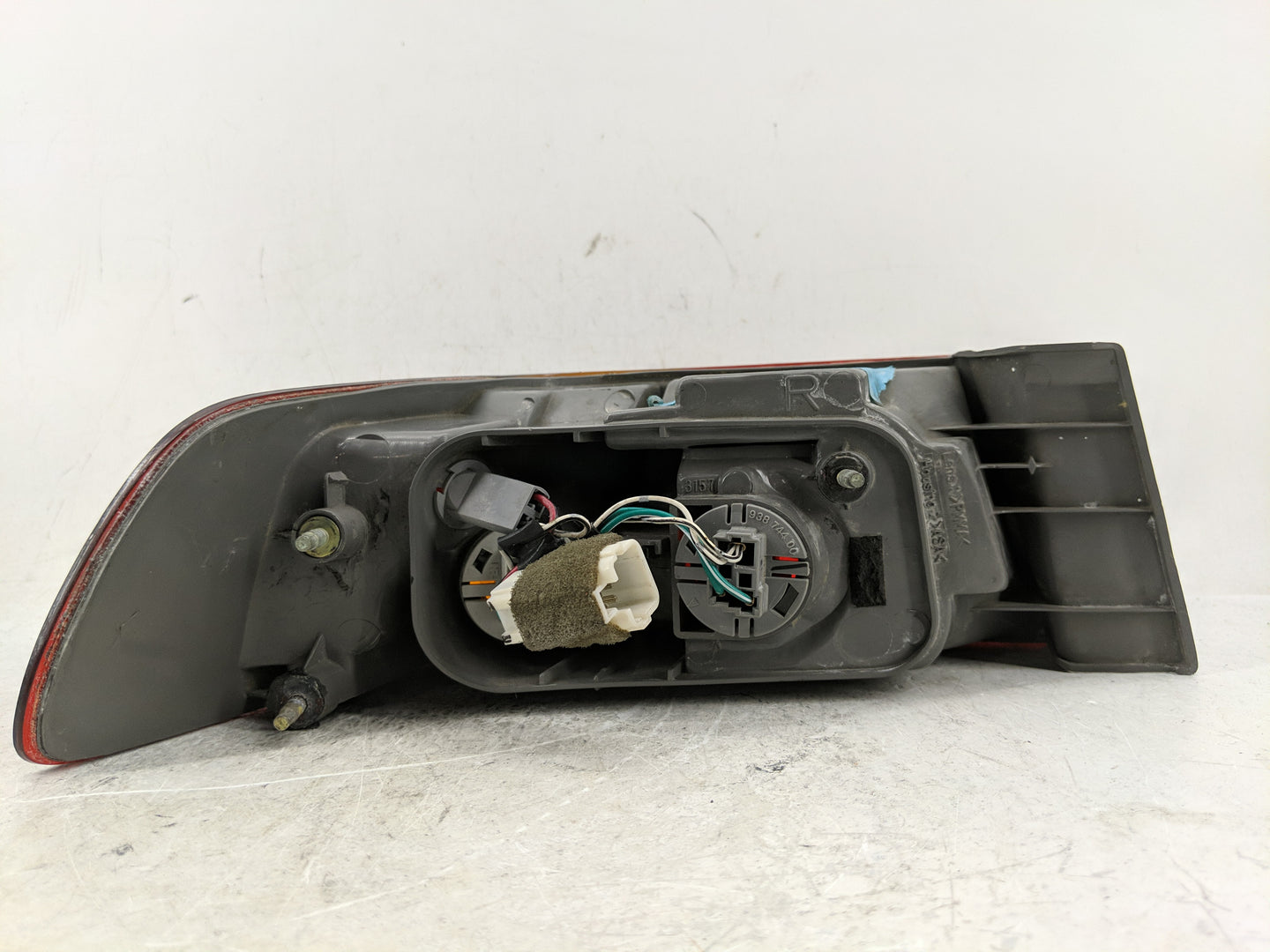 1997-1999 Toyota Camry Tail Light Assembly Passenger Right OEM P/N:938 744 00 Fits Fits 1997 1998 1999 OEM Used Auto Parts -
