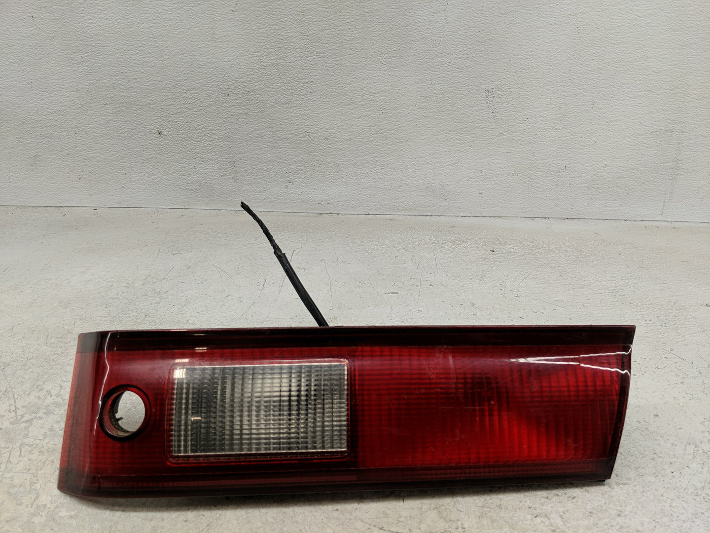 1997-1999 Toyota Camry Tail Light Assembly Passenger Right OEM P/N:938 744 00 Fits Fits 1997 1998 1999 OEM Used Auto Parts -