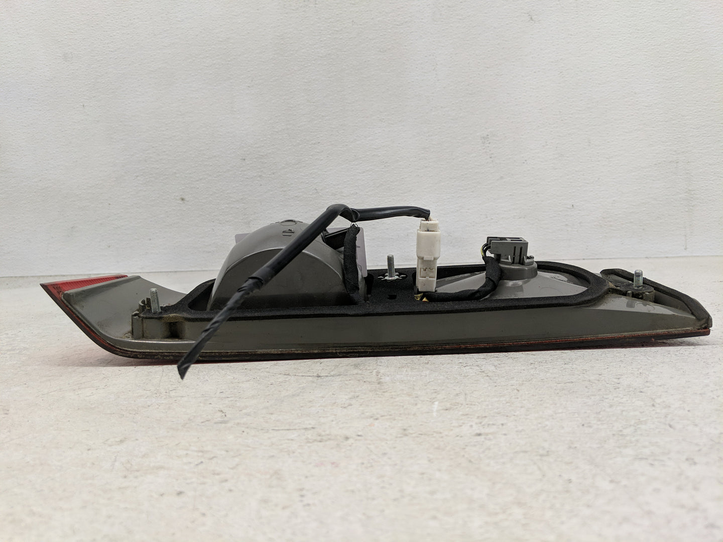 1997-1999 Toyota Camry Tail Light Assembly Passenger Right OEM P/N:938 744 00 Fits Fits 1997 1998 1999 OEM Used Auto Parts -