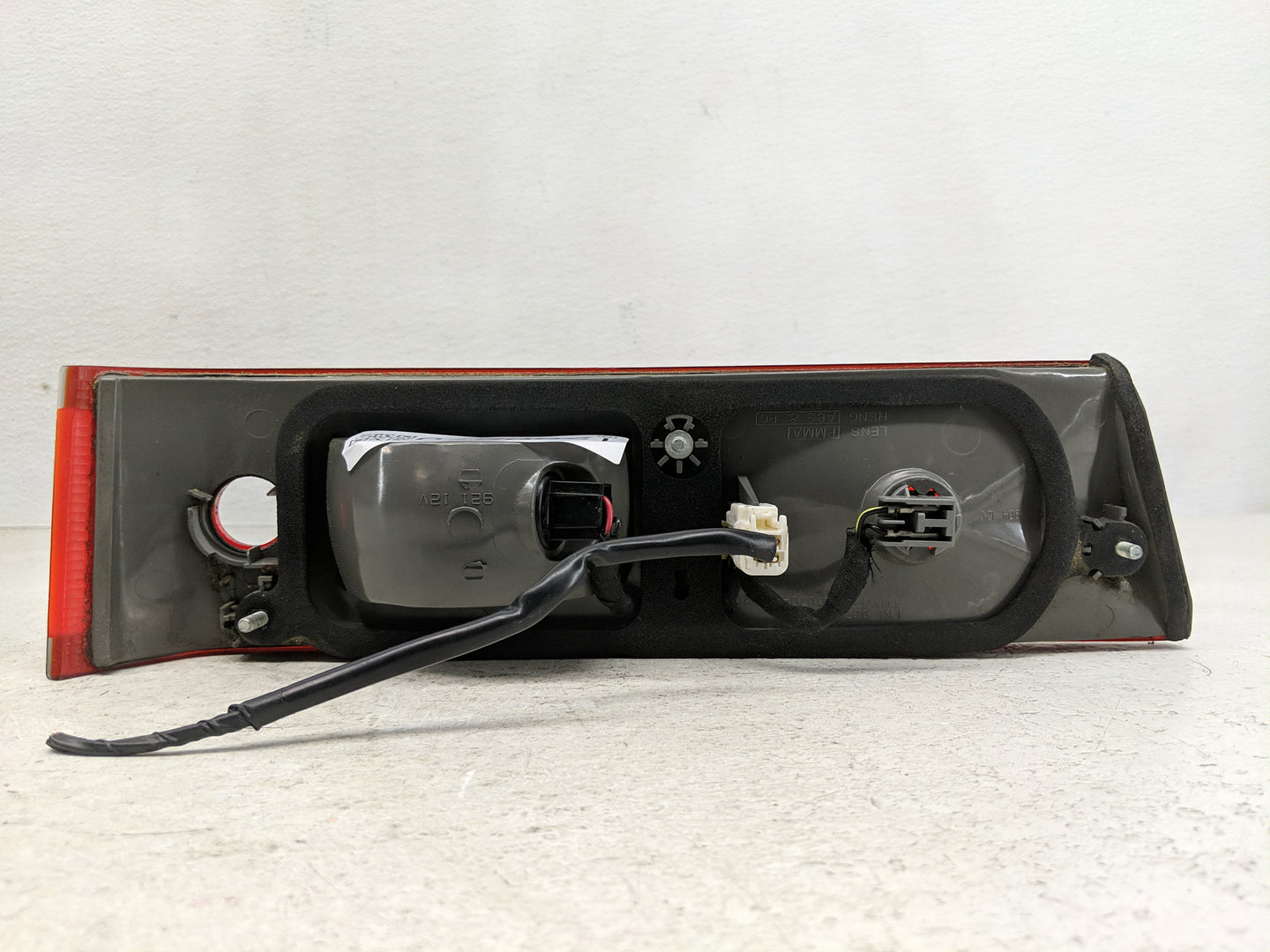 1997-1999 Toyota Camry Tail Light Assembly Passenger Right OEM P/N:938 744 00 Fits Fits 1997 1998 1999 OEM Used Auto Parts -