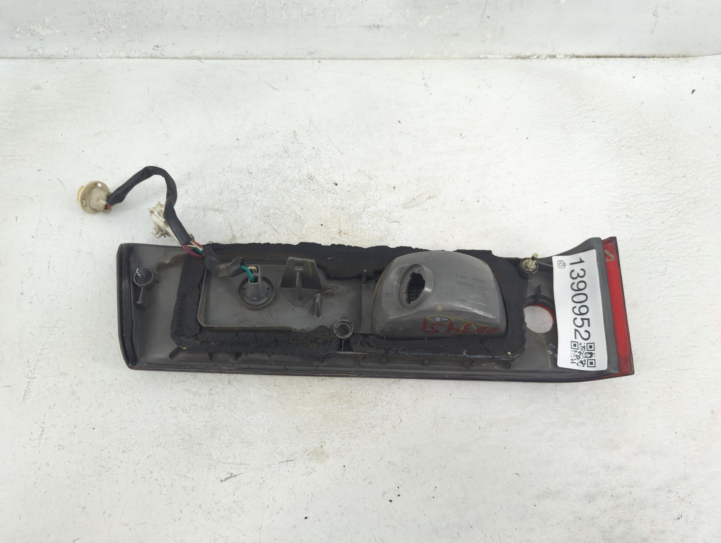 1997-1999 Toyota Camry Tail Light Assembly Passenger Right OEM Fits Fits 1997 1998 1999 OEM Used Auto Parts - Oemusedautopar