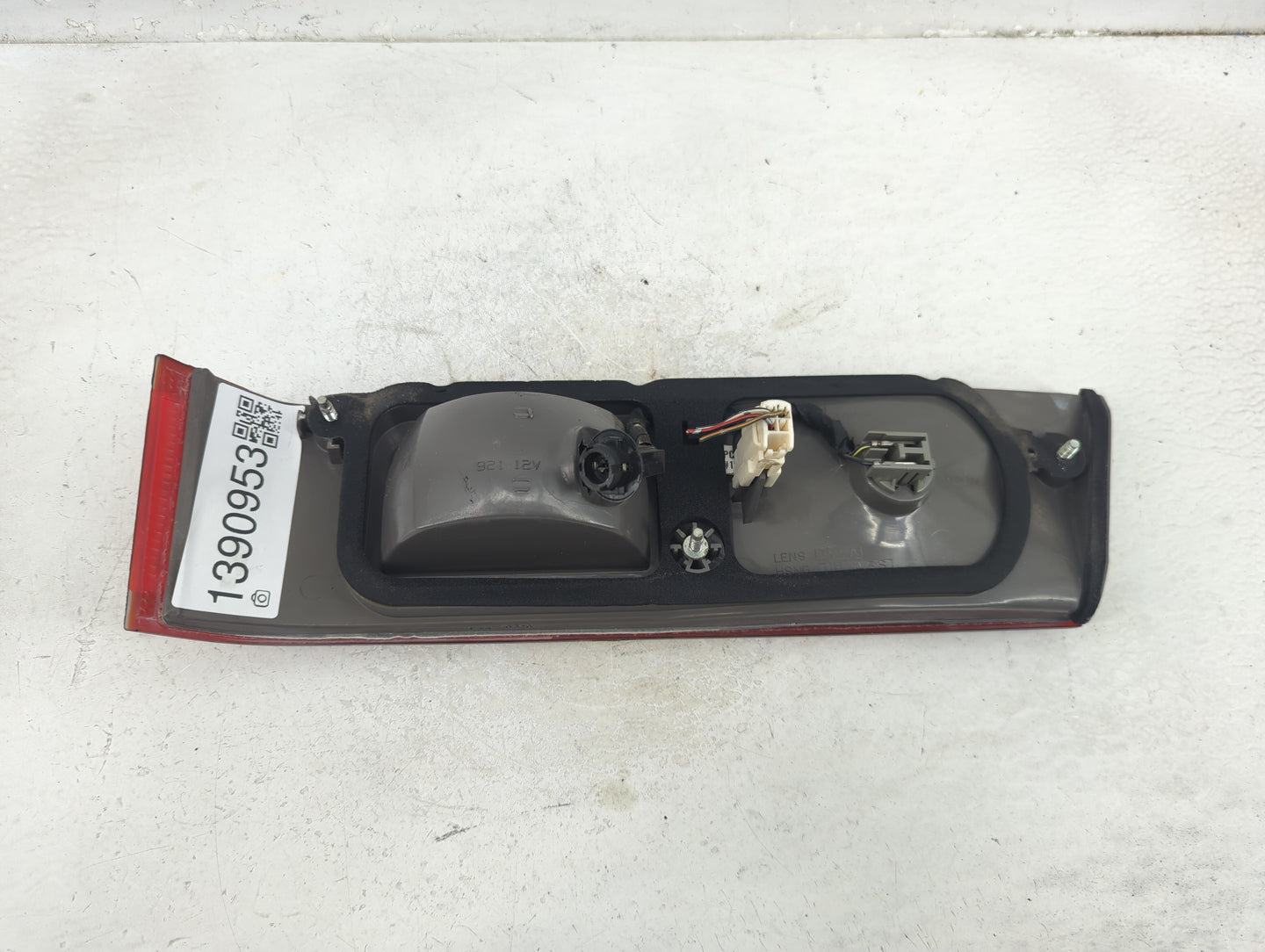1997-1999 Toyota Camry Tail Light Assembly Driver Left OEM P/N:81680-AA020 Fits Fits 1997 1998 1999 OEM Used Auto Parts - Oe