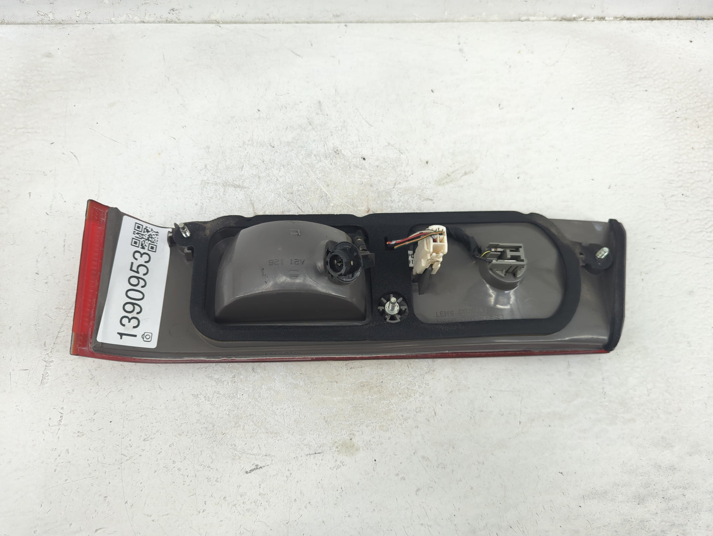 1997-1999 Toyota Camry Tail Light Assembly Driver Left OEM P/N:81680-AA020 Fits Fits 1997 1998 1999 OEM Used Auto Parts - Oe