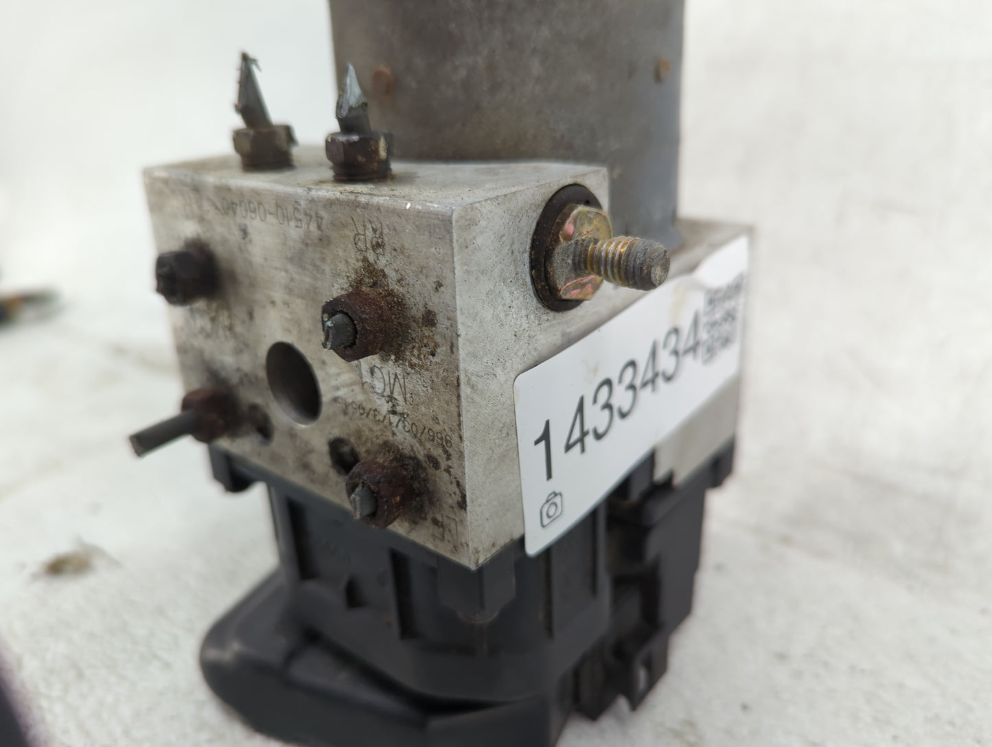 1999 Toyota Camry ABS Pump Control Module Replacement P/N:44510-06040 0265216632, 0265216632 Fits OEM Used Auto Parts - Oemu