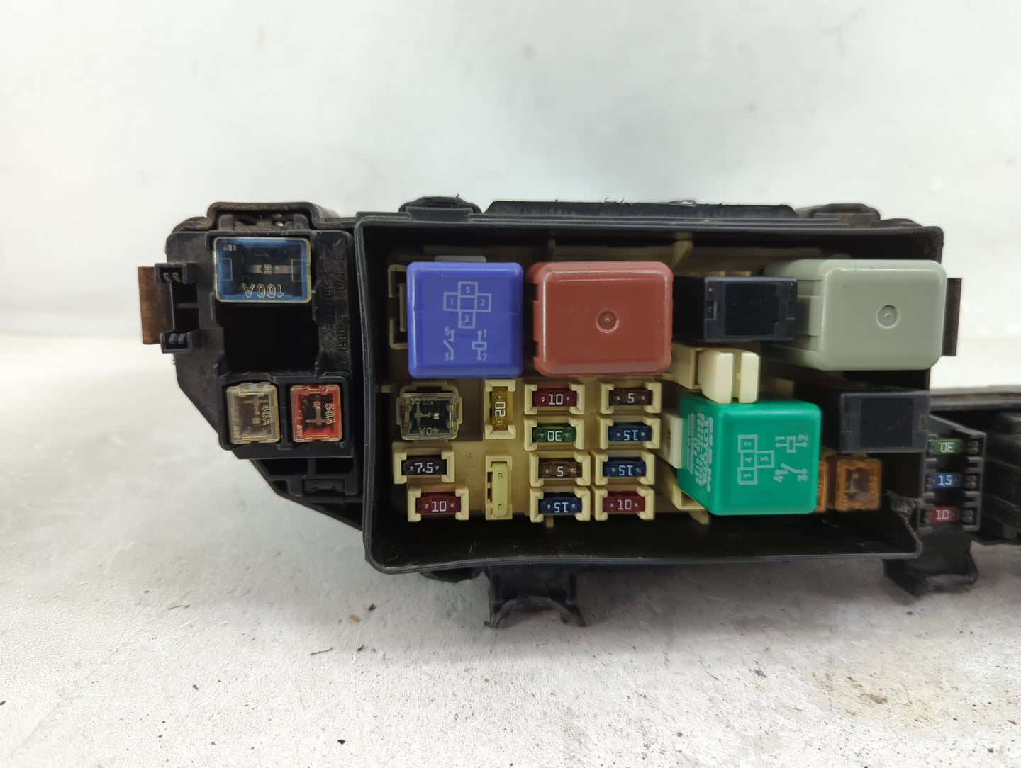 1999 Toyota Camry Fusebox Fuse Box Panel Relay Module P/N:060499 Fits OEM Used Auto Parts - Oemusedautoparts1.com