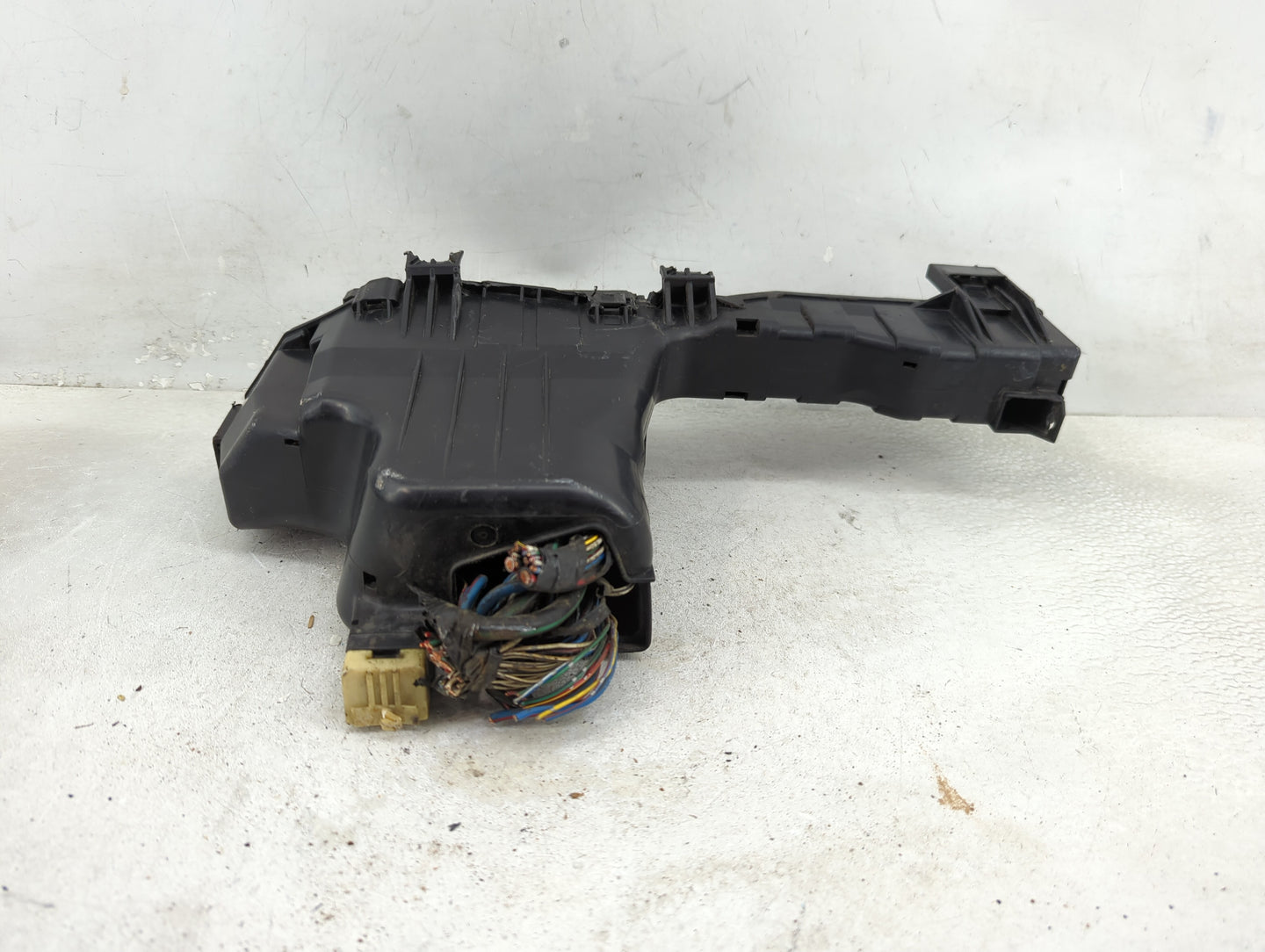1999 Toyota Camry Fusebox Fuse Box Panel Relay Module P/N:060499 Fits OEM Used Auto Parts - Oemusedautoparts1.com
