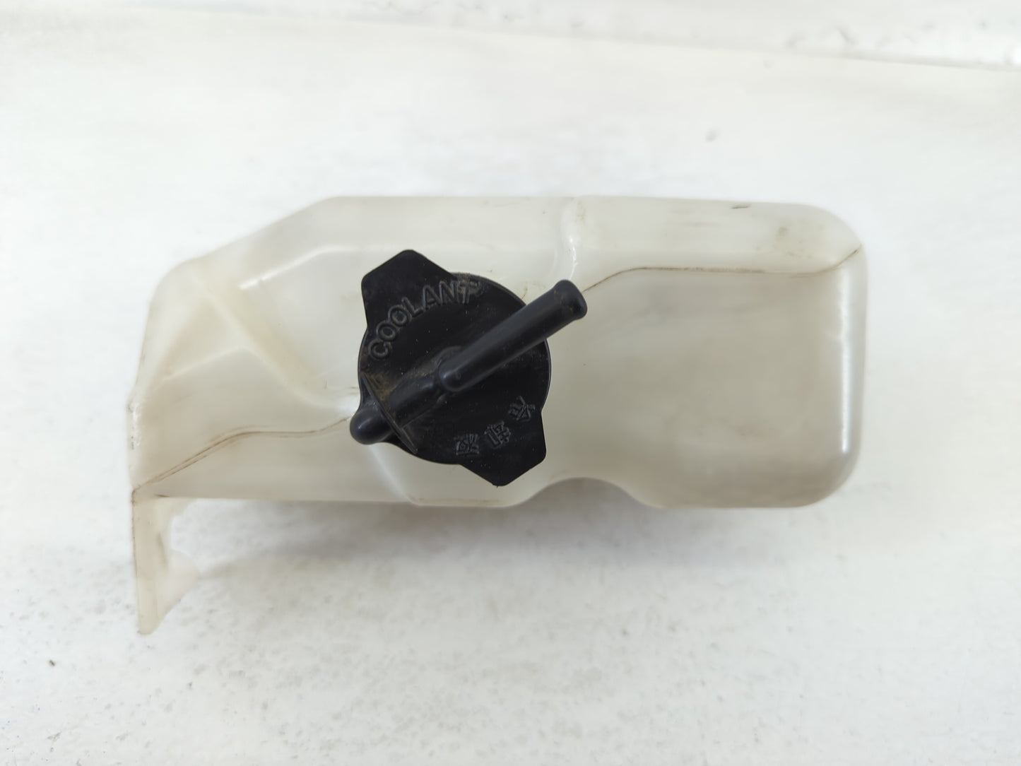 1997-2000 Toyota Camry Radiator Coolant Overflow Expansion Tank Bottle 678881 - Oemusedautoparts1.com
