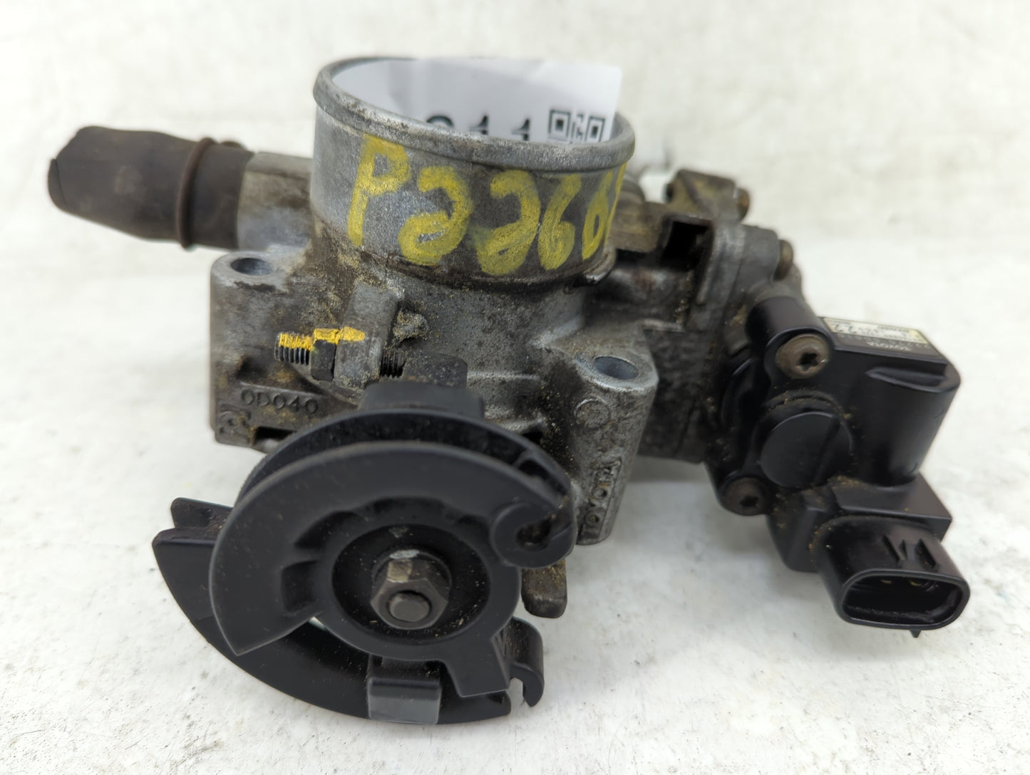 1998-1999 Toyota Corolla Throttle Body Fits Fits 1998 1999 OEM Used Auto Parts - Oemusedautoparts1.com