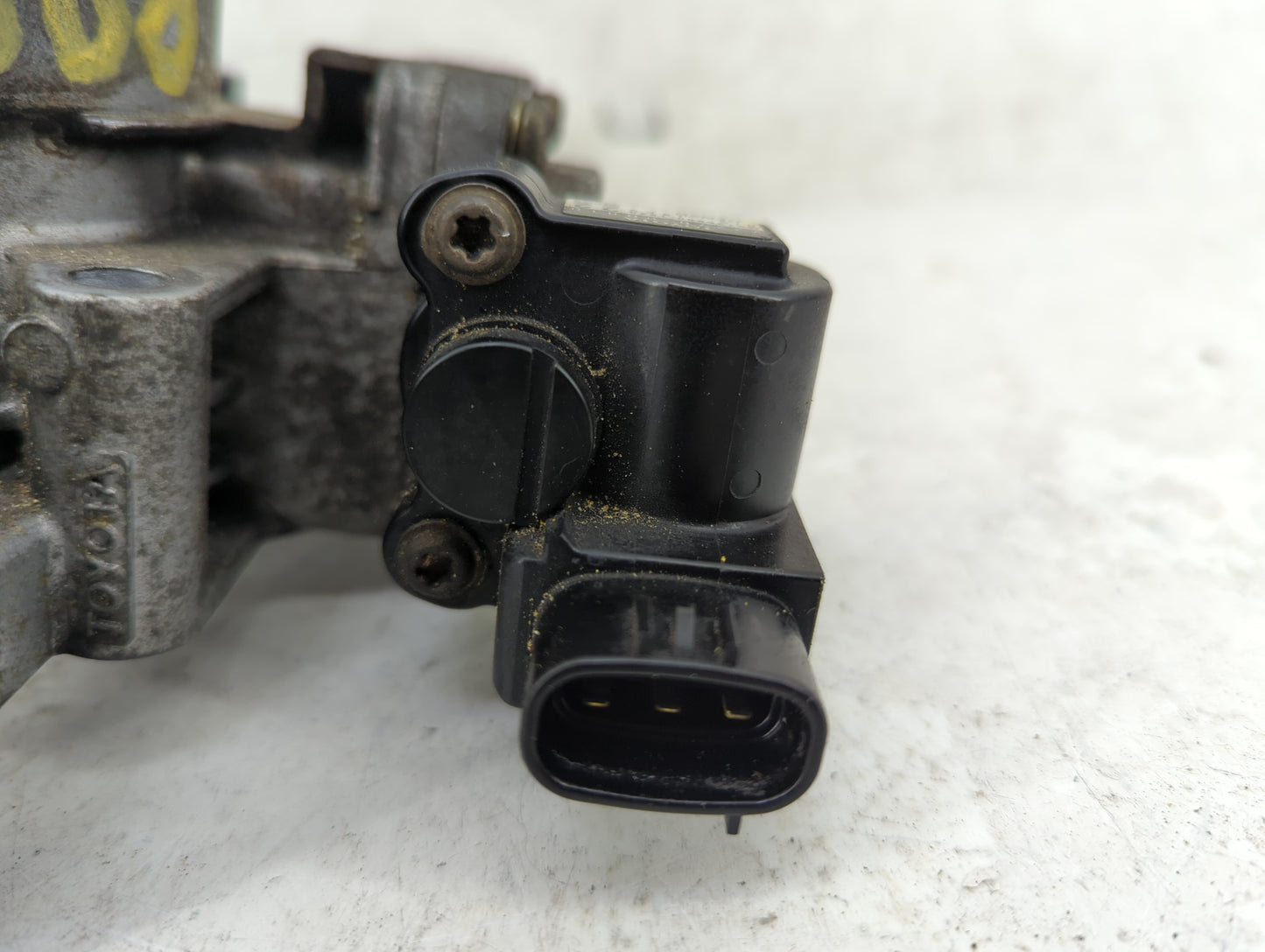 1998-1999 Toyota Corolla Throttle Body Fits Fits 1998 1999 OEM Used Auto Parts - Oemusedautoparts1.com