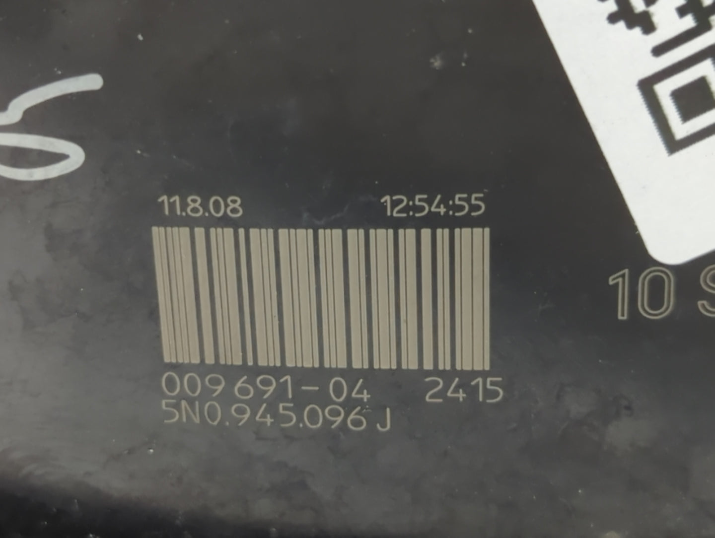 1998-2000 Toyota Corolla Tail Light Assembly Driver Left OEM P/N:009691-04 Fits Fits 1998 1999 2000 OEM Used Auto Parts - Oe