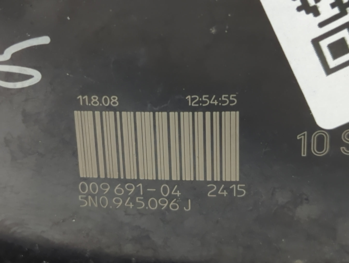 1998-2000 Toyota Corolla Tail Light Assembly Driver Left OEM P/N:009691-04 Fits Fits 1998 1999 2000 OEM Used Auto Parts - Oe