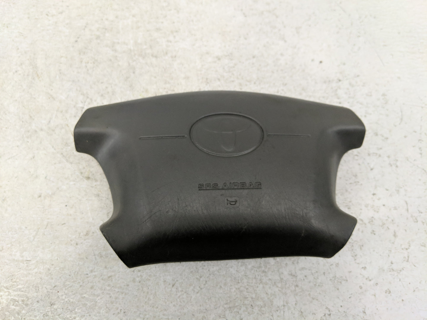 1998-1999 Toyota Sienna Air Bag Driver Left Steering Wheel Mounted P/N:253-58074 Fits Fits 1998 1999 OEM Used Auto Parts - O
