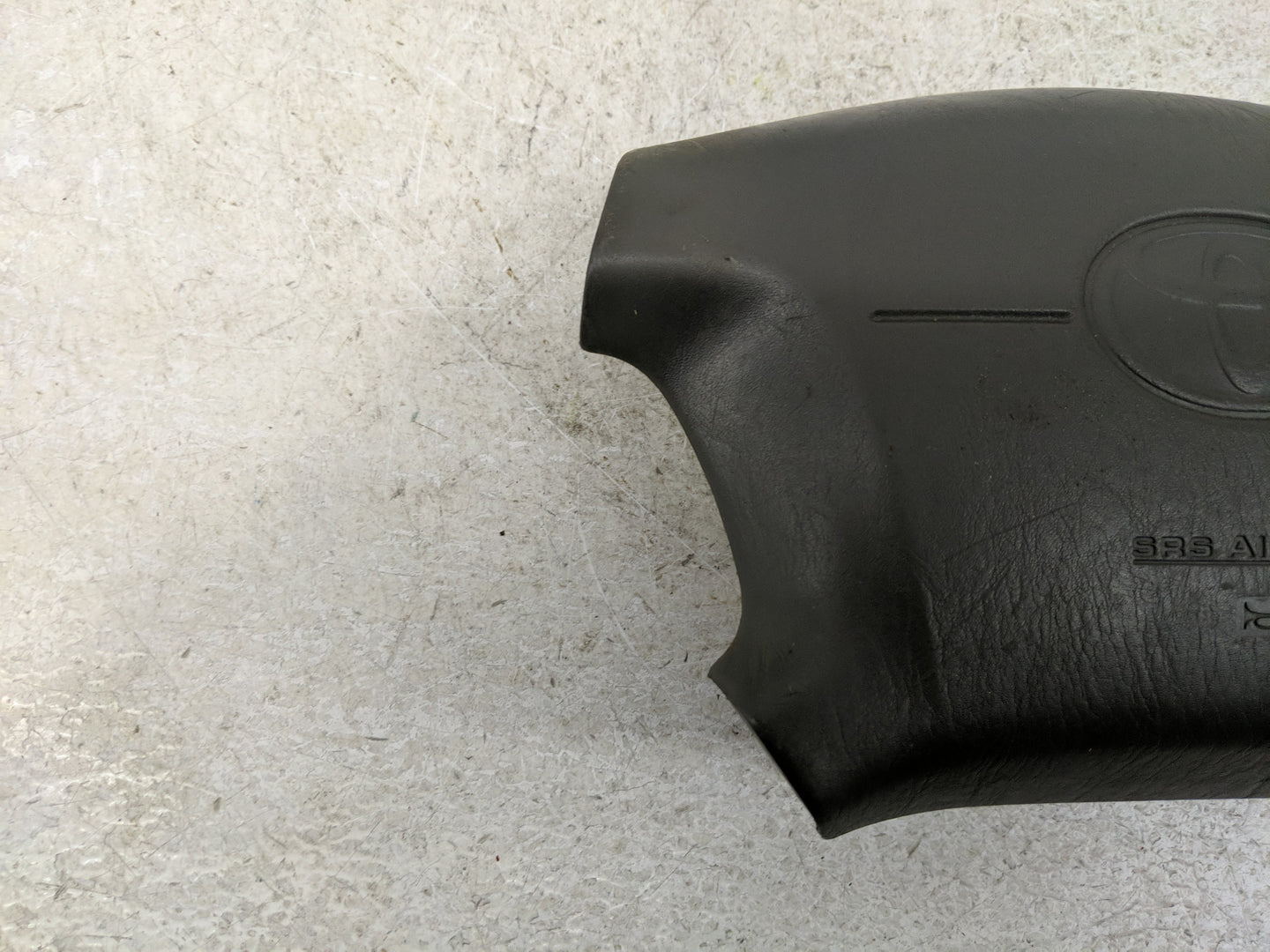 1998-1999 Toyota Sienna Air Bag Driver Left Steering Wheel Mounted P/N:253-58074 Fits Fits 1998 1999 OEM Used Auto Parts - O