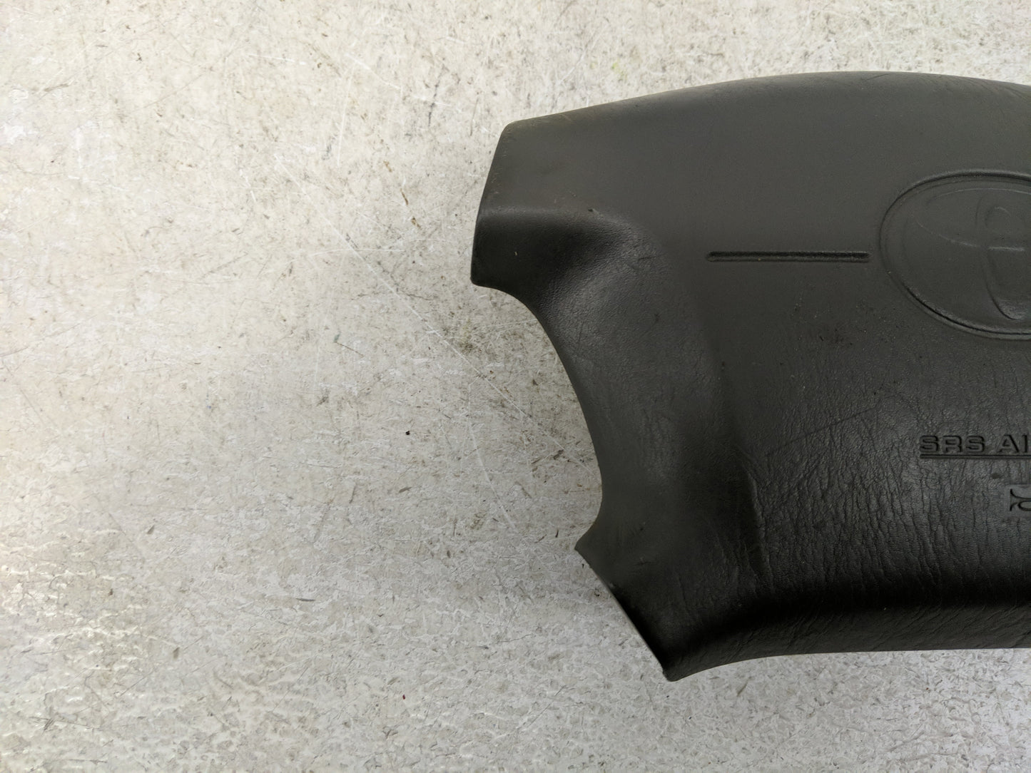 1998-1999 Toyota Sienna Air Bag Driver Left Steering Wheel Mounted P/N:253-58074 Fits Fits 1998 1999 OEM Used Auto Parts - O