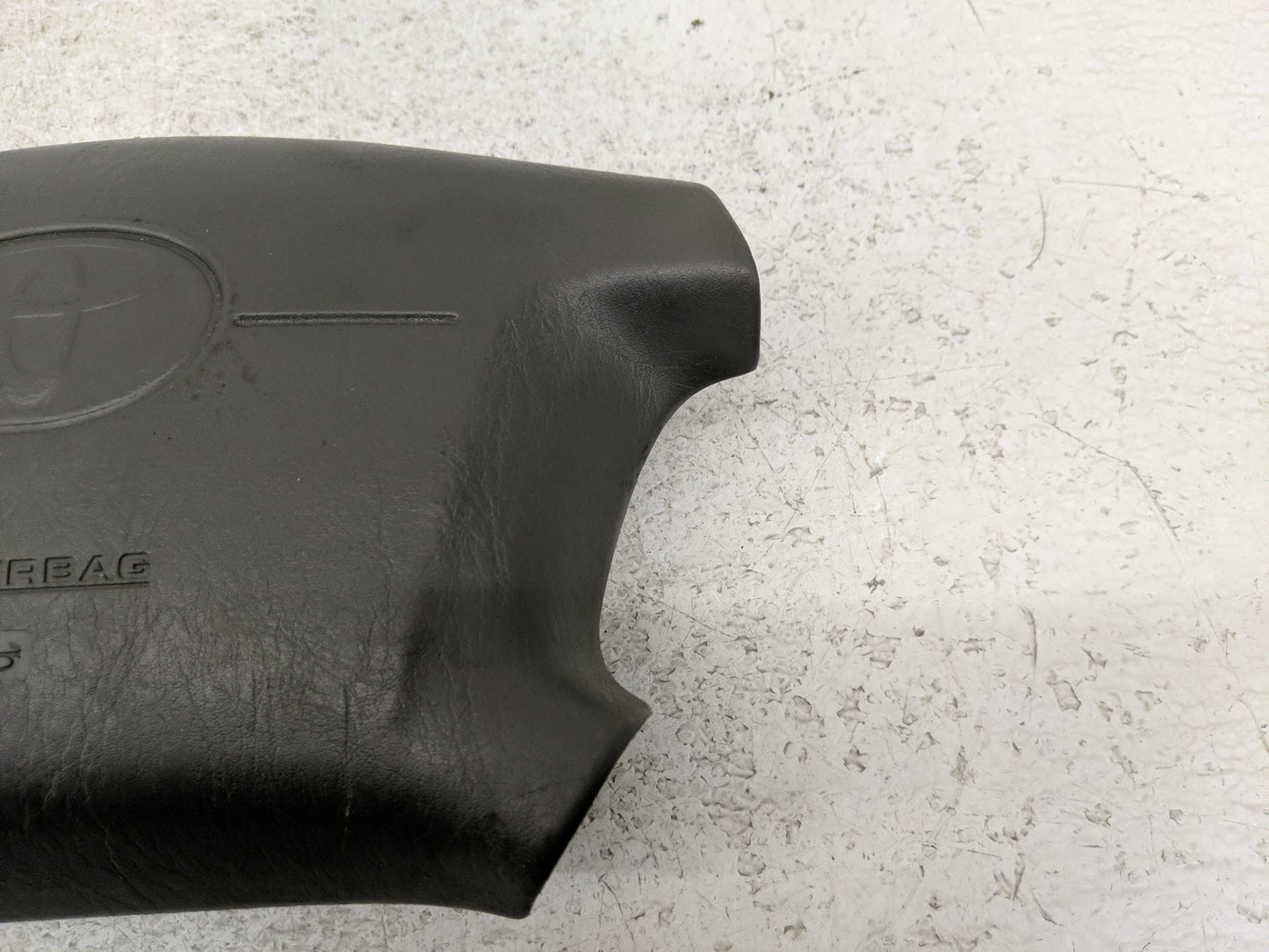 1998-1999 Toyota Sienna Air Bag Driver Left Steering Wheel Mounted P/N:253-58074 Fits Fits 1998 1999 OEM Used Auto Parts - O