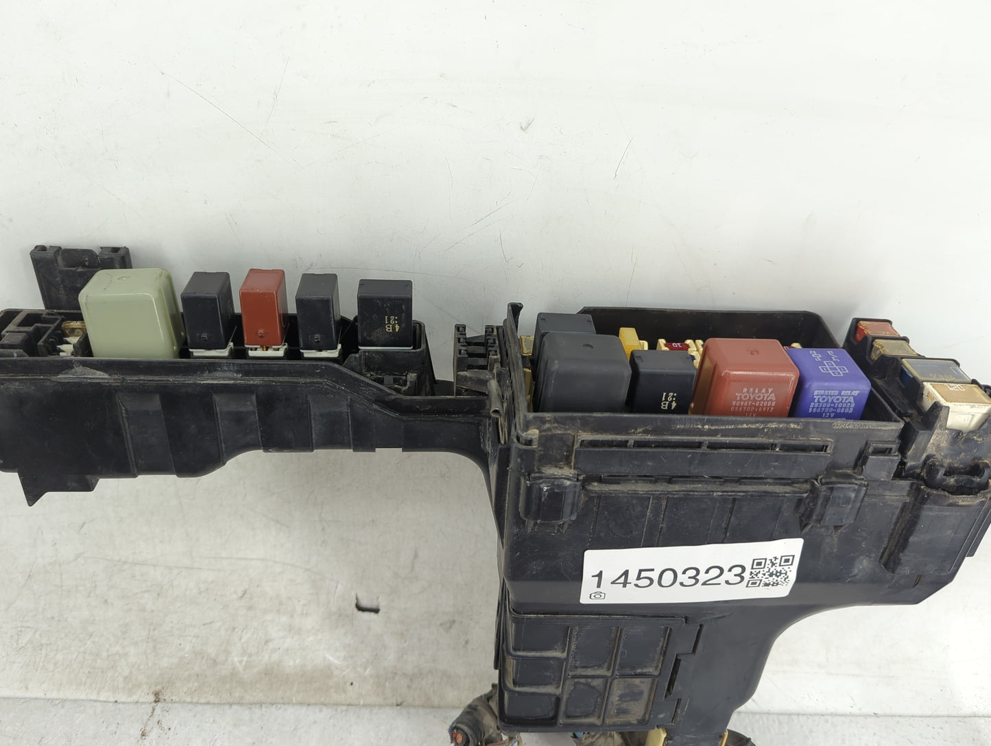 1999-2000 Toyota Sienna Fusebox Fuse Box Panel Relay Module Fits Fits 1999 2000 OEM Used Auto Parts - Oemusedautoparts1.com
