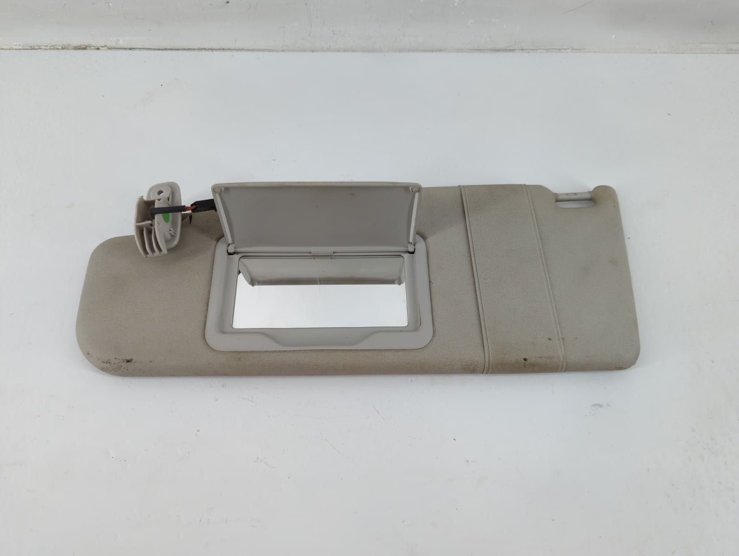 1999 Volkswagen Beetle Sun Visor Shade Replacement Passenger Right Mirror Fits OEM Used Auto Parts - Oemusedautoparts1.com