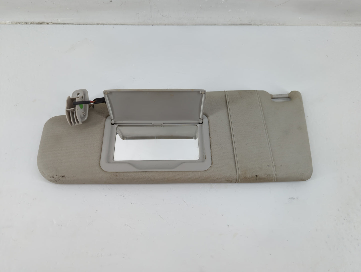 1999 Volkswagen Beetle Sun Visor Shade Replacement Passenger Right Mirror Fits OEM Used Auto Parts - Oemusedautoparts1.com