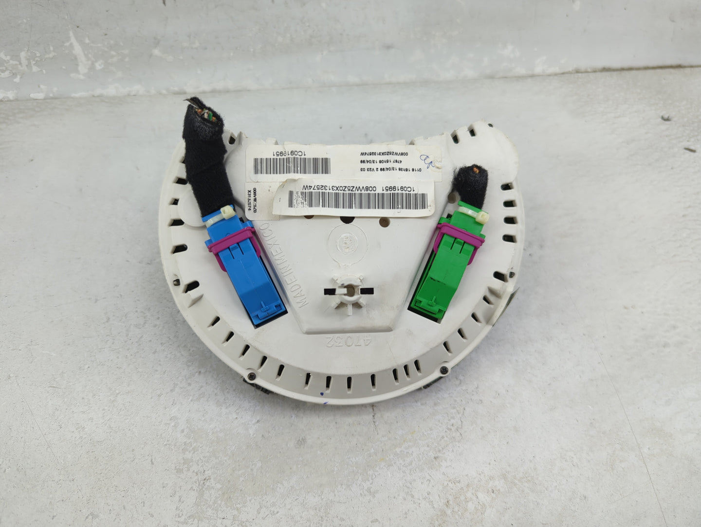 1999 Volkswagen Beetle Instrument Cluster Speedometer Gauges P/N:1C0919951 008VWZ5Z0X3132574W Miles: Fits OEM Used Auto Part