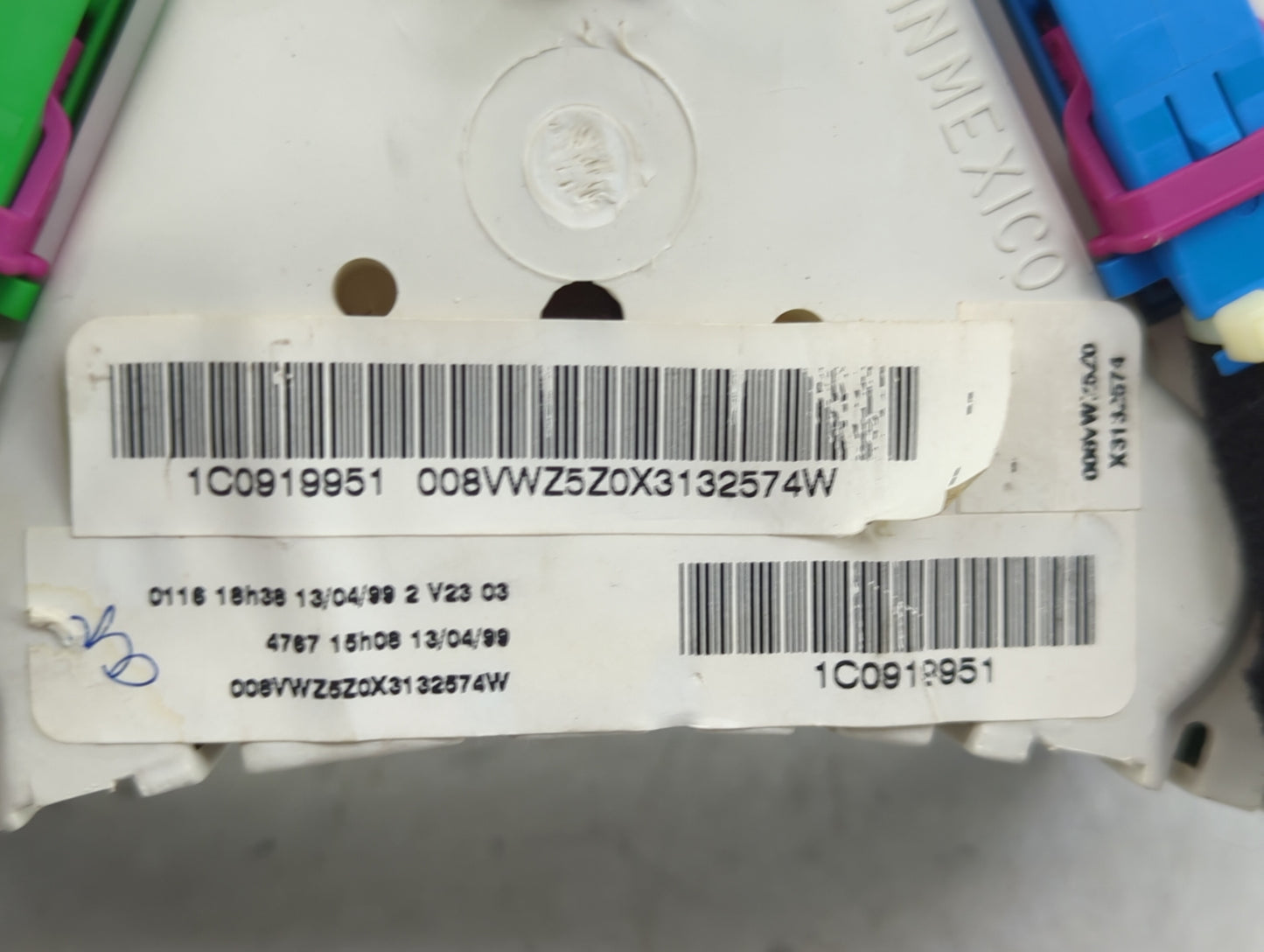 1999 Volkswagen Beetle Instrument Cluster Speedometer Gauges P/N:1C0919951 008VWZ5Z0X3132574W Miles: Fits OEM Used Auto Part