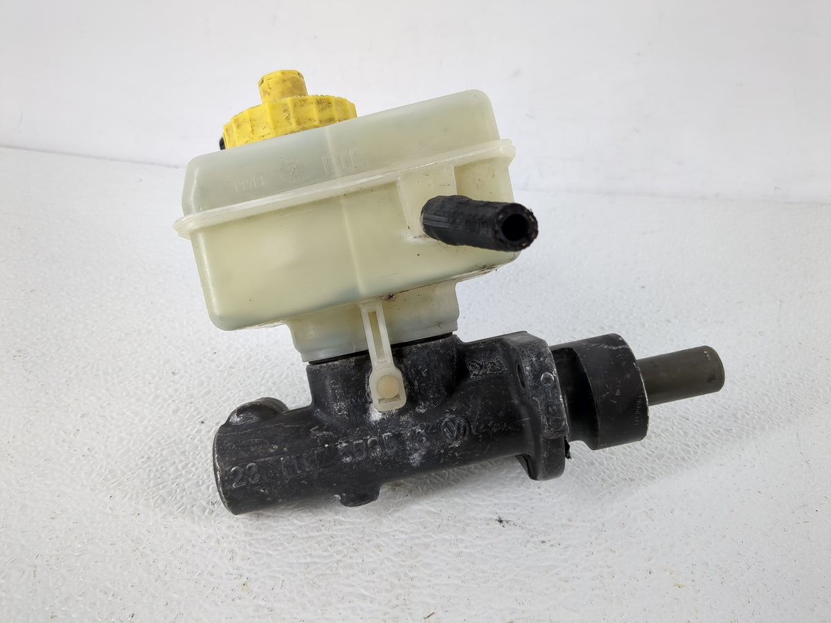 1998-2005 Volkswagen Beetle Brake Master Cylinder 864471 - Oemusedautoparts1.com