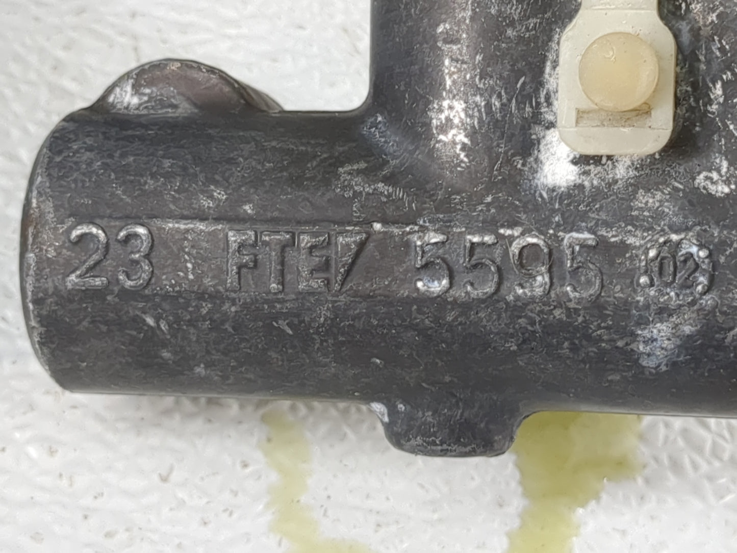 1998-2005 Volkswagen Beetle Brake Master Cylinder 864471 - Oemusedautoparts1.com