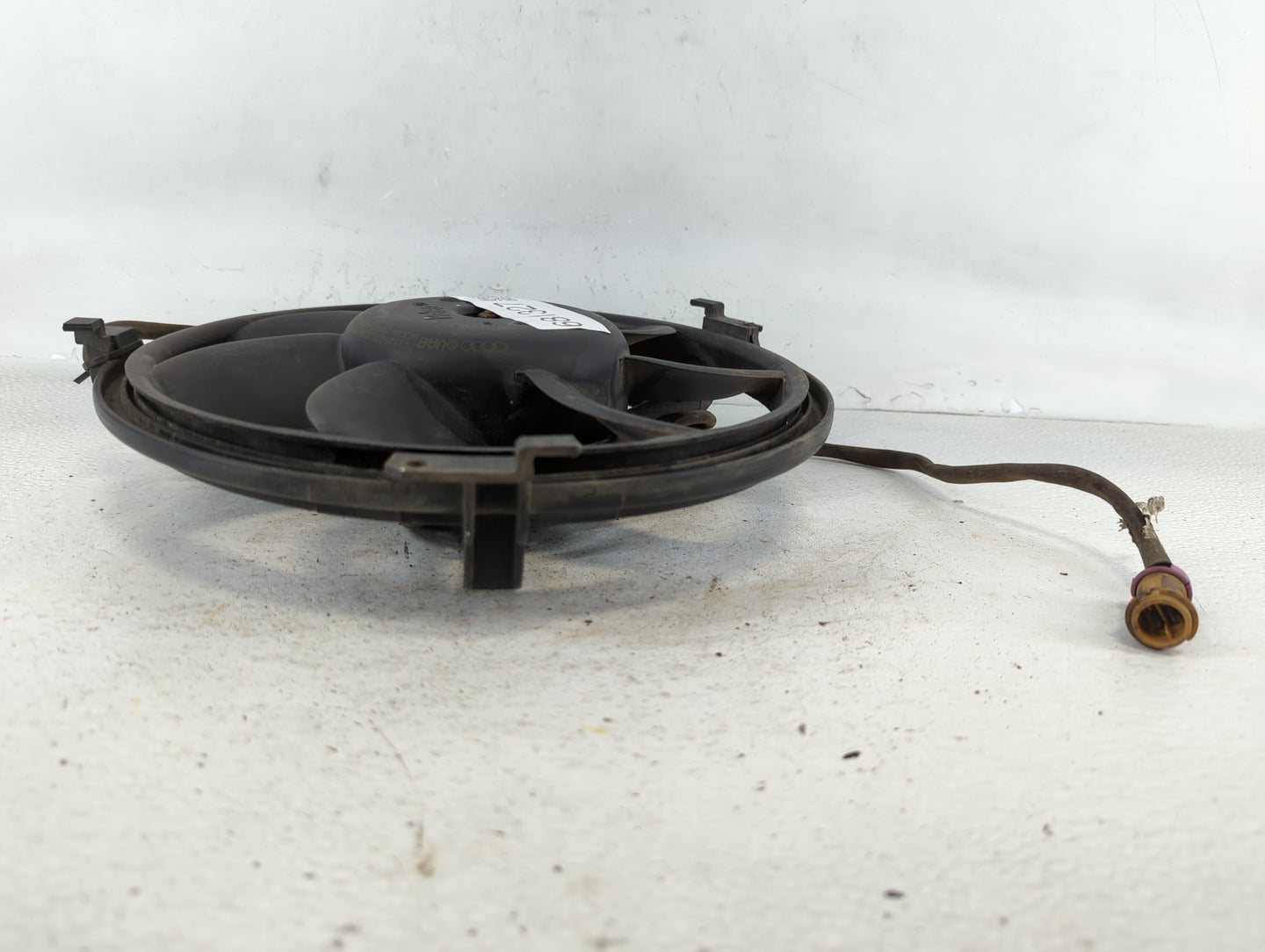 1998-2005 Volkswagen Passat Left Radiator Fan Motor Assembly - Oemusedautoparts1.com
