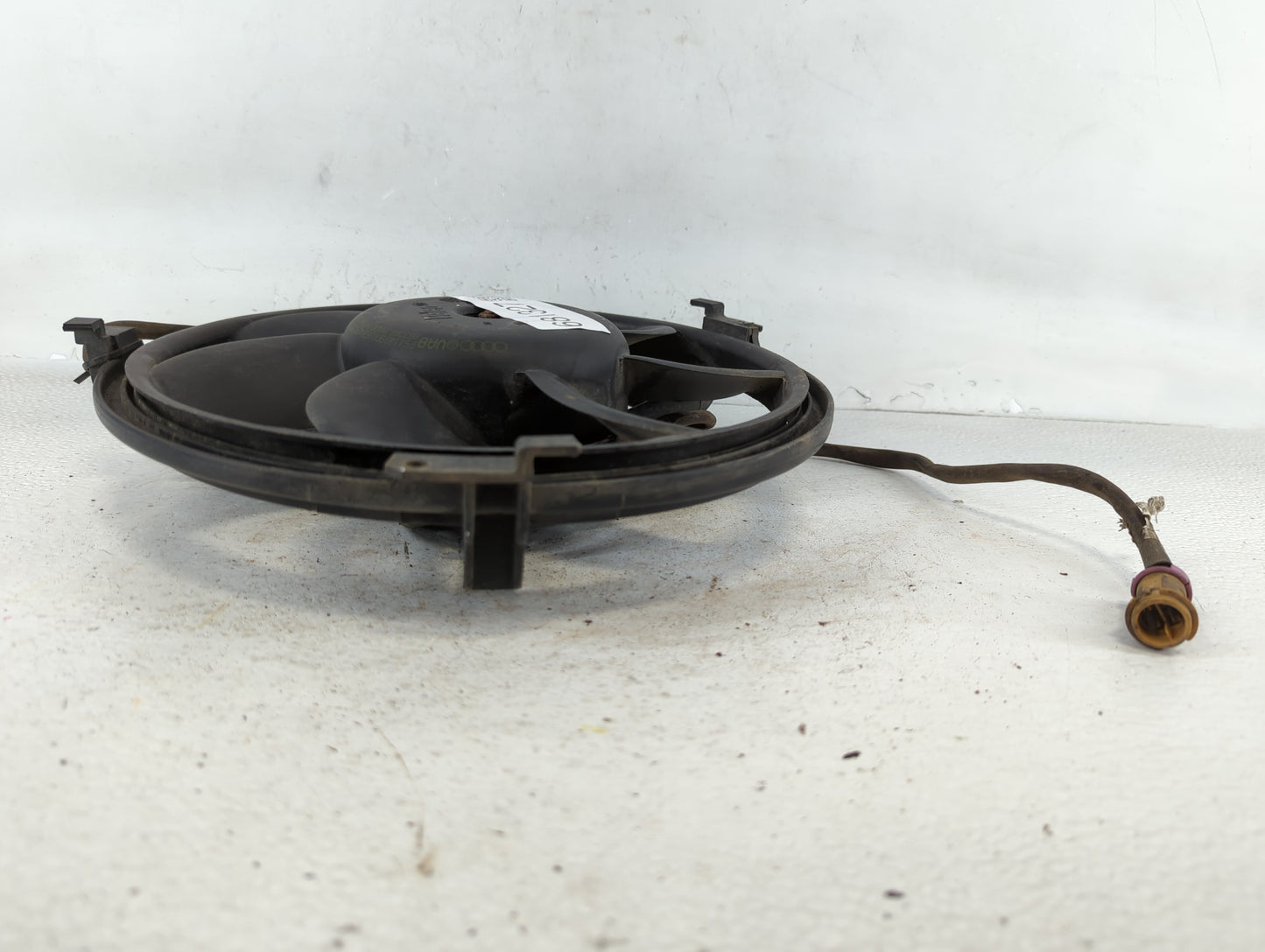 1998-2005 Volkswagen Passat Left Radiator Fan Motor Assembly - Oemusedautoparts1.com