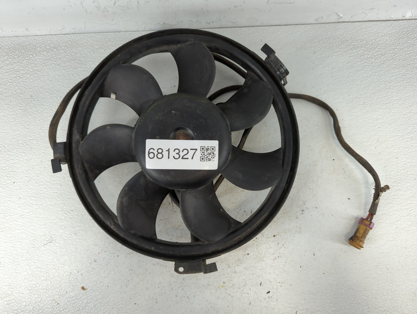 1998-2005 Volkswagen Passat Left Radiator Fan Motor Assembly - Oemusedautoparts1.com