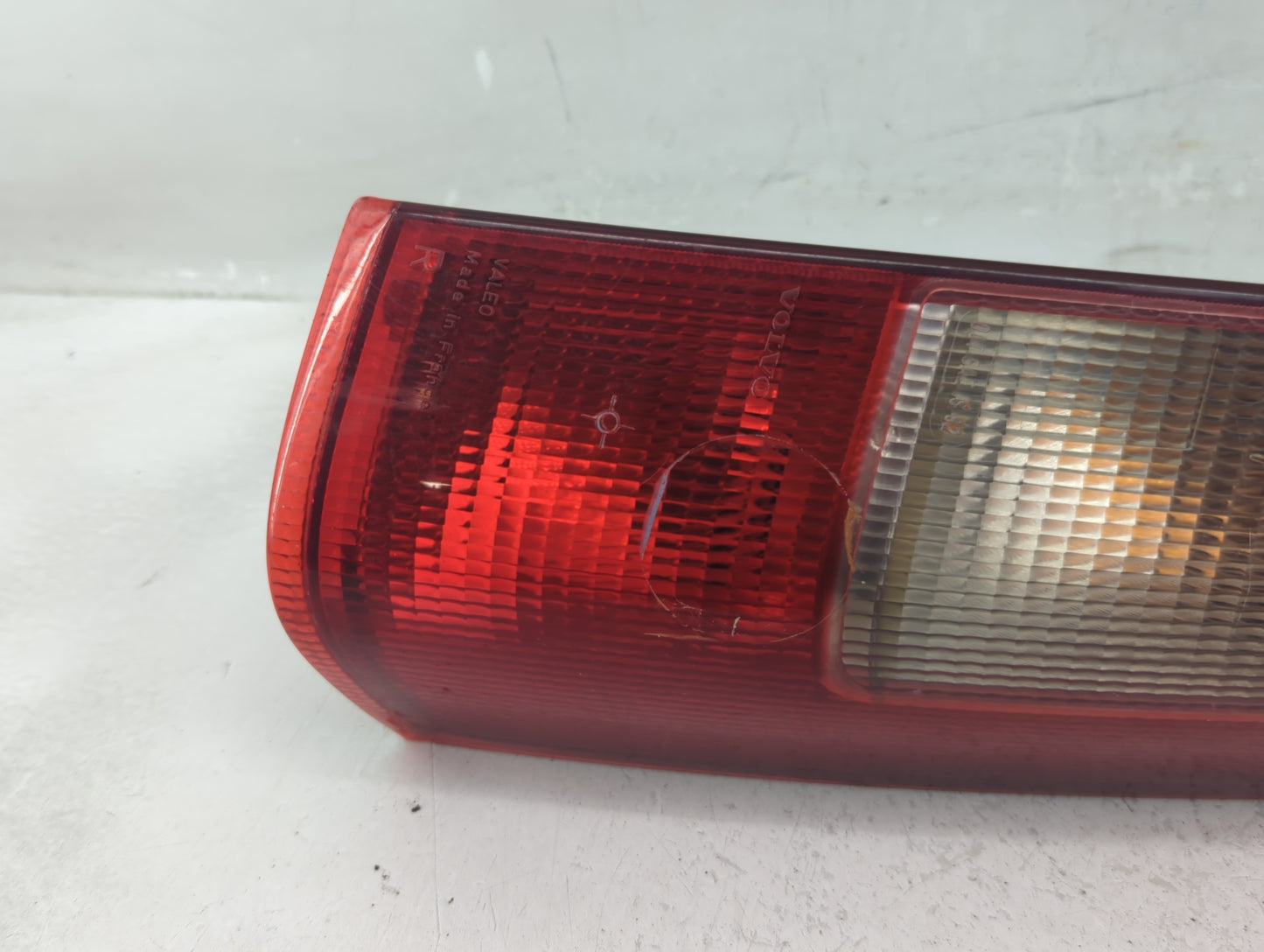 1998-2000 Volvo S70 Tail Light Assembly Passenger Right OEM P/N:9157802 Fits Fits 1998 1999 2000 OEM Used Auto Parts - Oemus