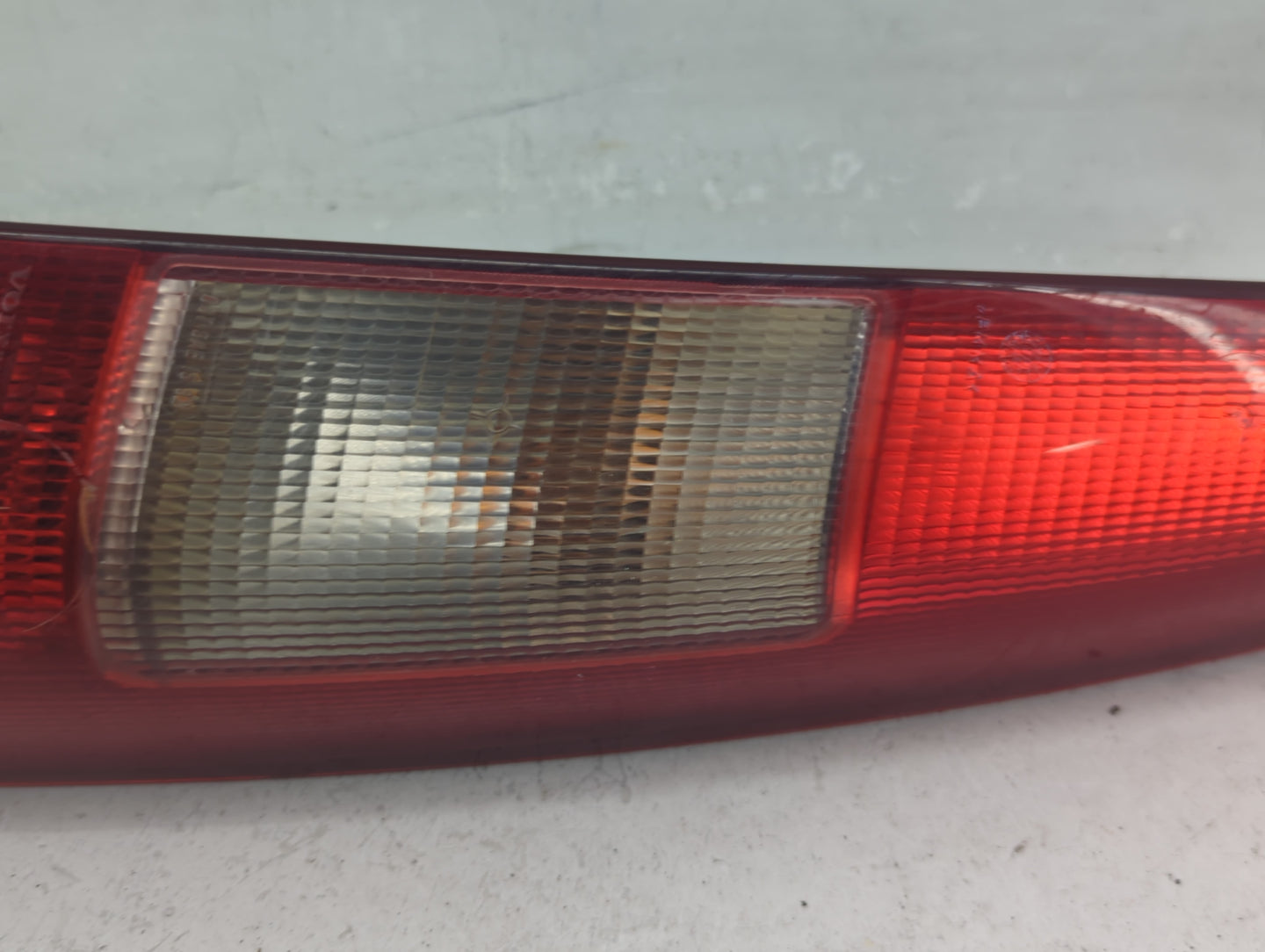 1998-2000 Volvo S70 Tail Light Assembly Passenger Right OEM P/N:9157802 Fits Fits 1998 1999 2000 OEM Used Auto Parts - Oemus