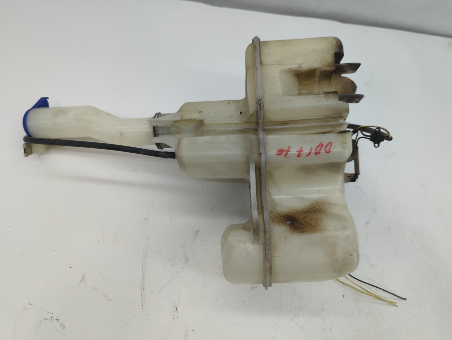1999 Volvo S80 Windshield Washer Fluid Reservoir Bottle Oem - Oemusedautoparts1.com