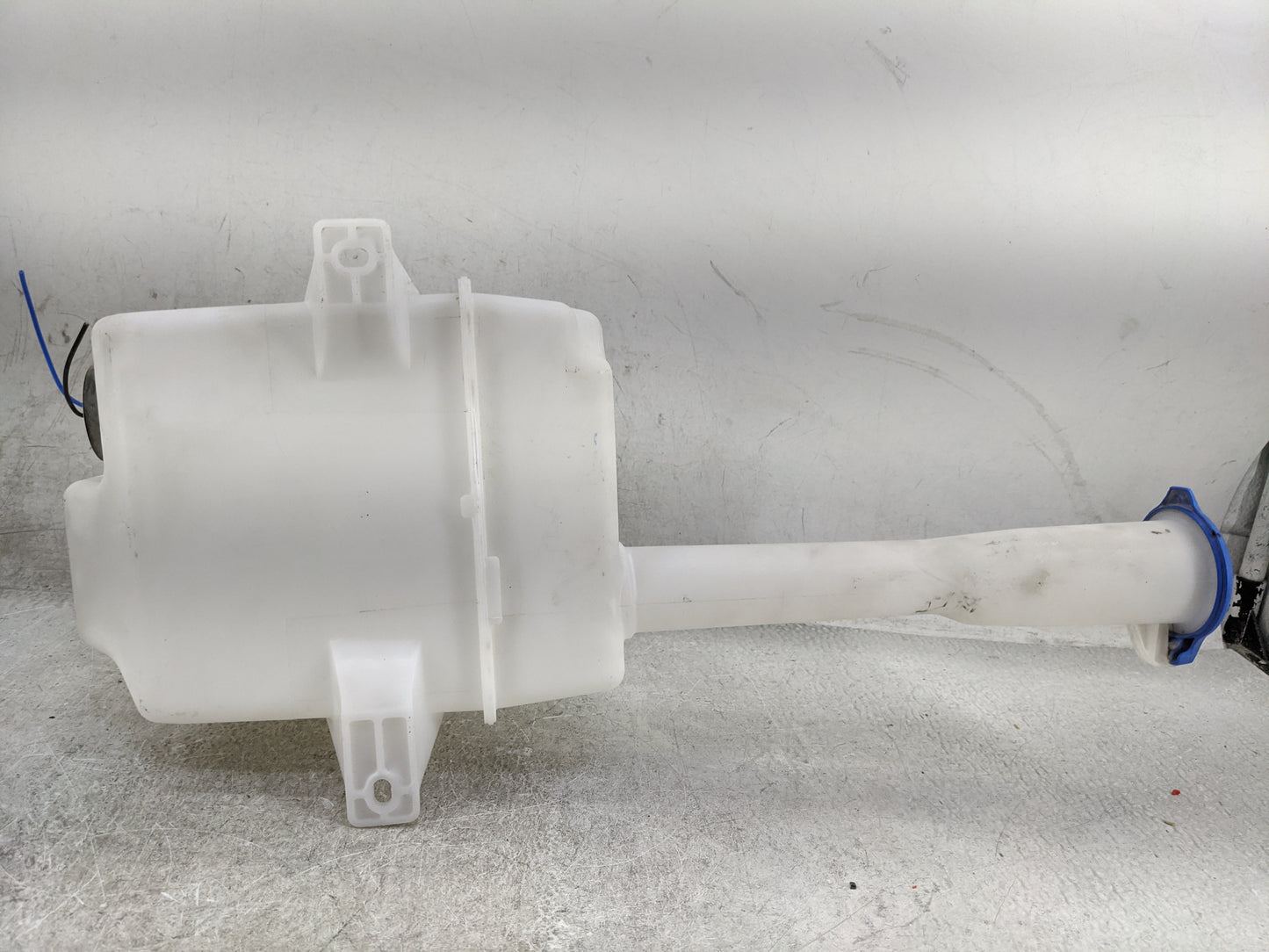 20 Kia Cadenza Windshield Washer Fluid Reservoir Bottle Oem - Oemusedautoparts1.com