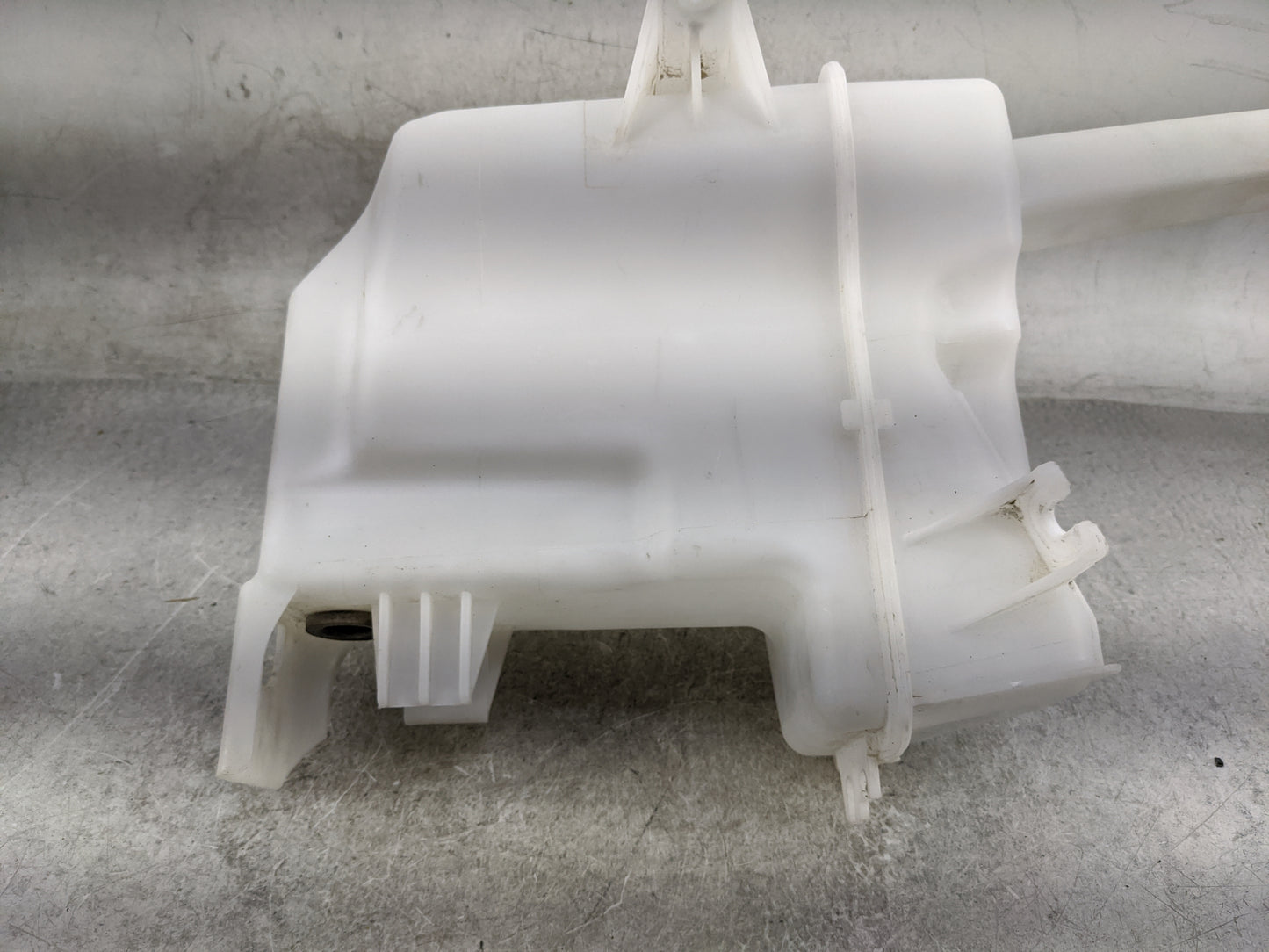 20 Kia Cadenza Windshield Washer Fluid Reservoir Bottle Oem - Oemusedautoparts1.com